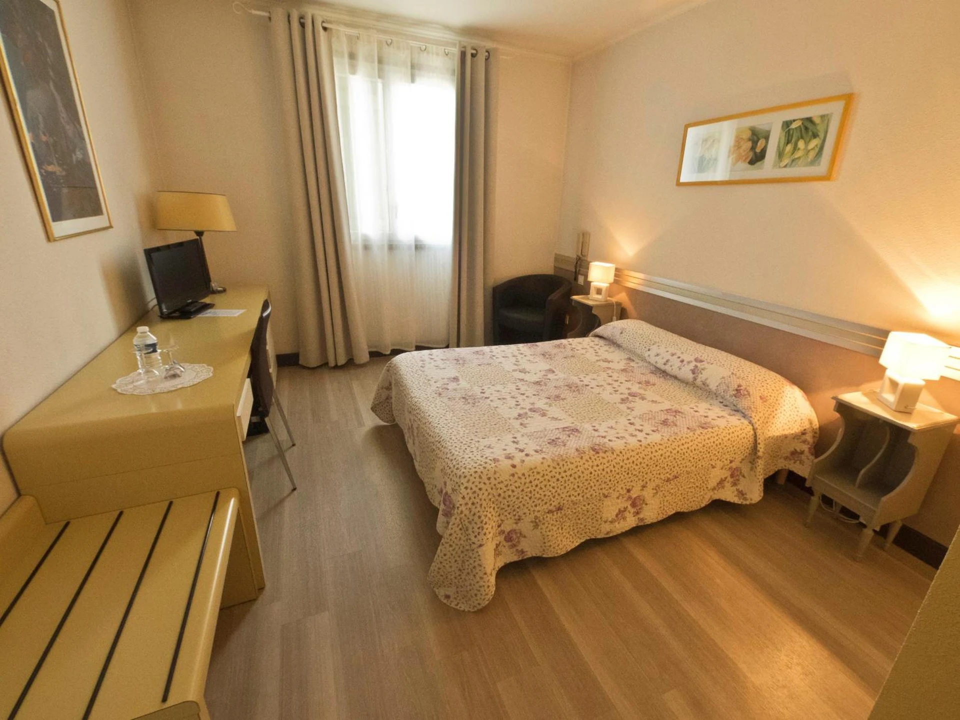 Chambre disponible pour un séminaire d'entreprise à Hotel Les Oliviers - Fayence