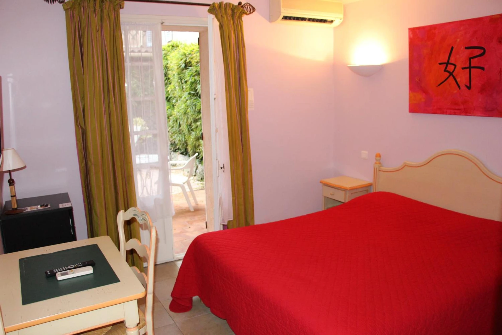 Chambre disponible pour un séminaire d'entreprise à Hôtel Les Palmiers - Saint-Tropez