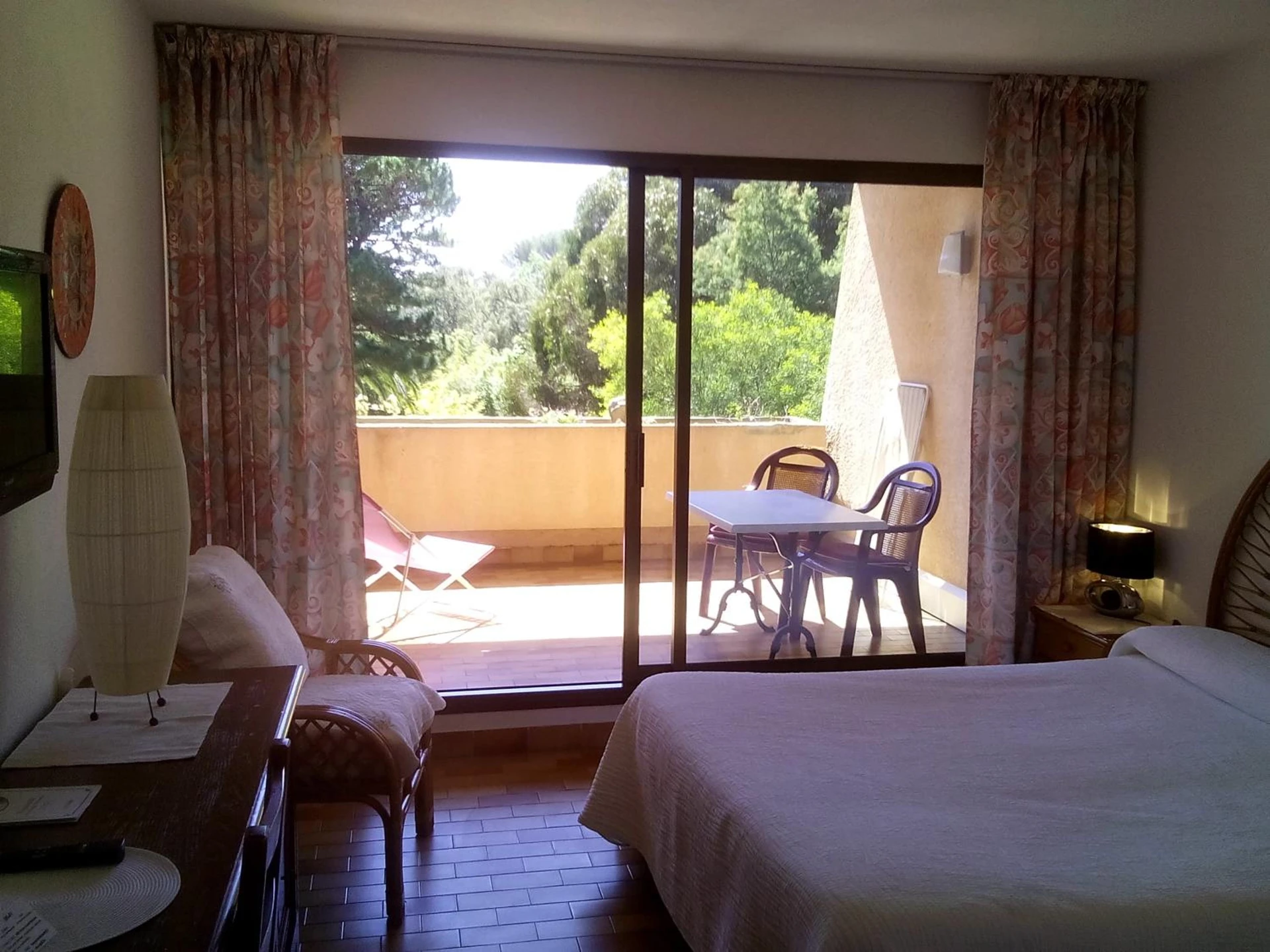 Chambre disponible pour un séminaire d'entreprise à Hôtel Les Palmiers - Bormes-les-Mimosas
