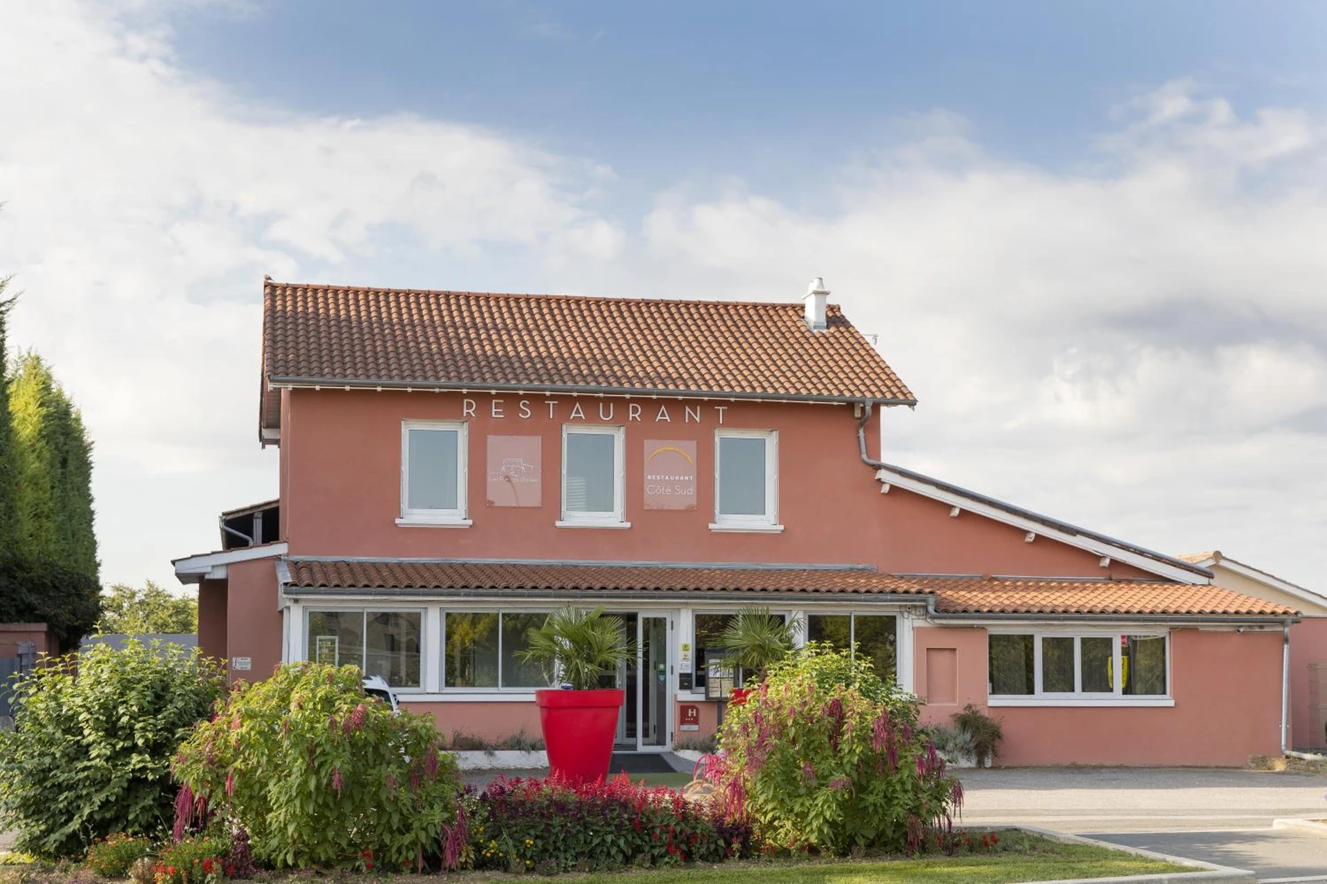 Organiser un séminaire d'entreprise : Contact Hôtels Les Pierres Dorées à amberieux