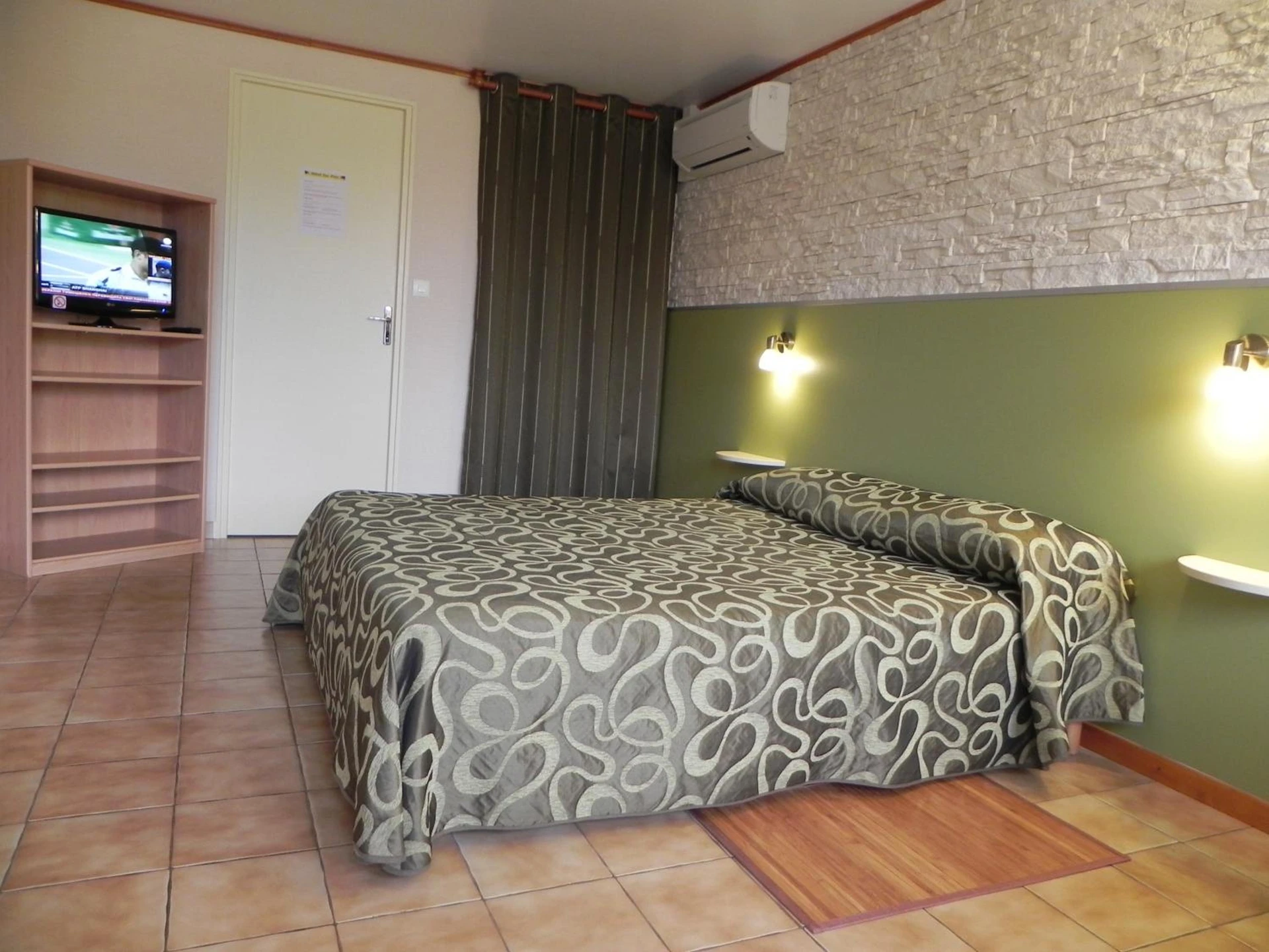 Chambre disponible pour un séminaire d'entreprise à Hotel Les Pins - Hourtin