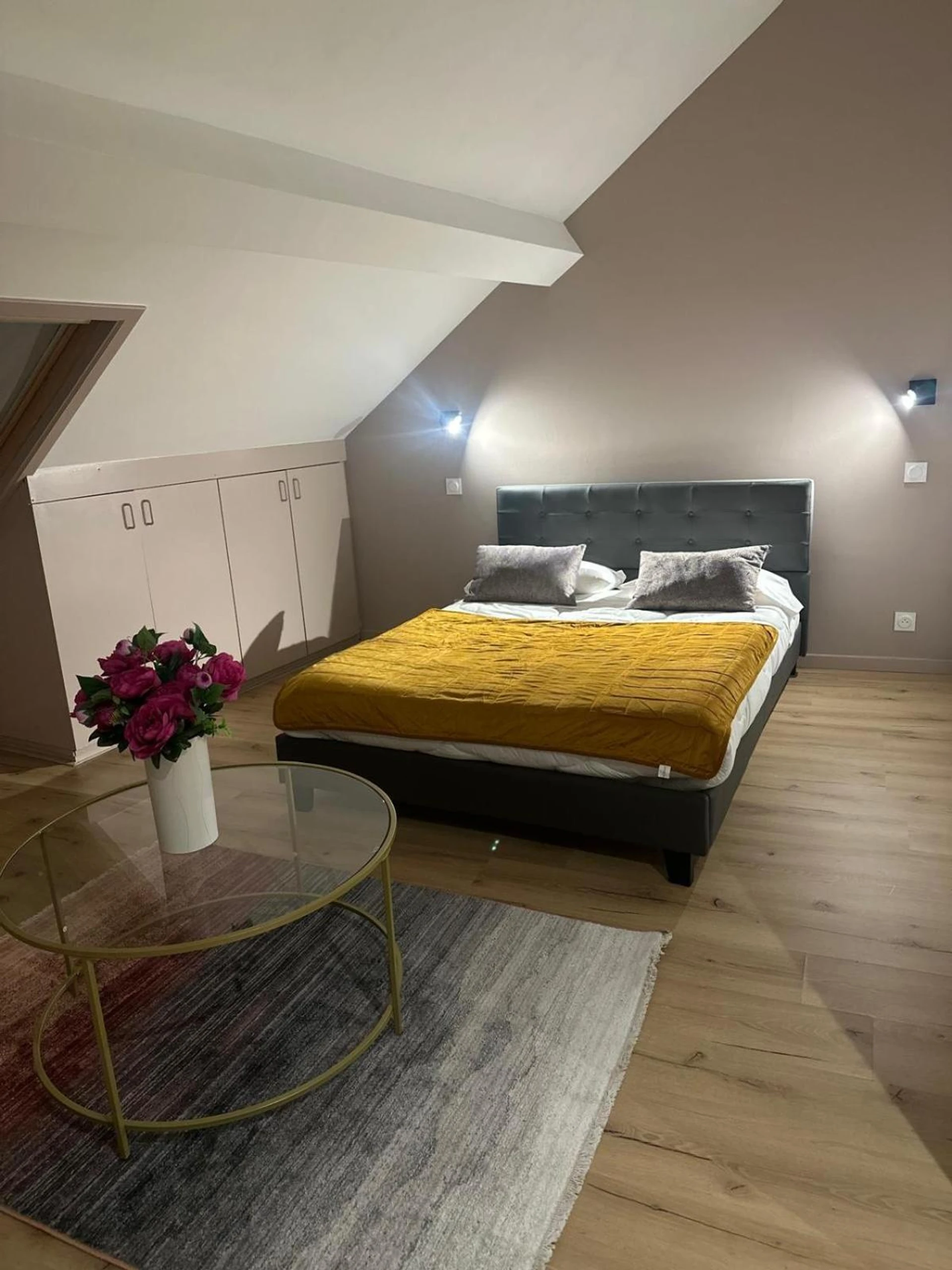 Chambre disponible pour un séminaire d'entreprise à Gîtes by Hôtel Les Reflets Jaunes - Givet