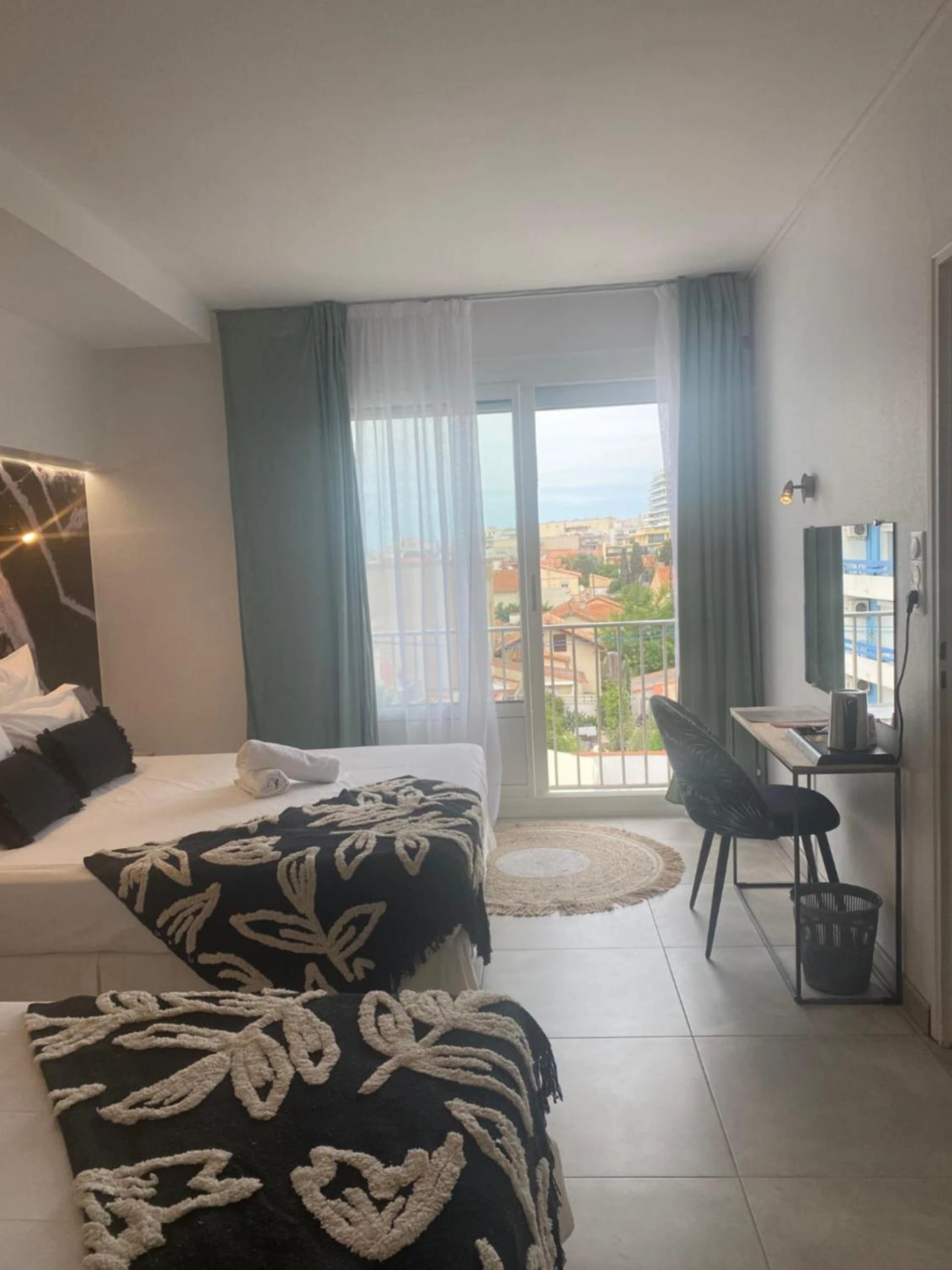Chambre disponible pour un séminaire d'entreprise à Hôtel Les Sables - Urban Style - by Logis Hotels - Canet-en-Roussillon