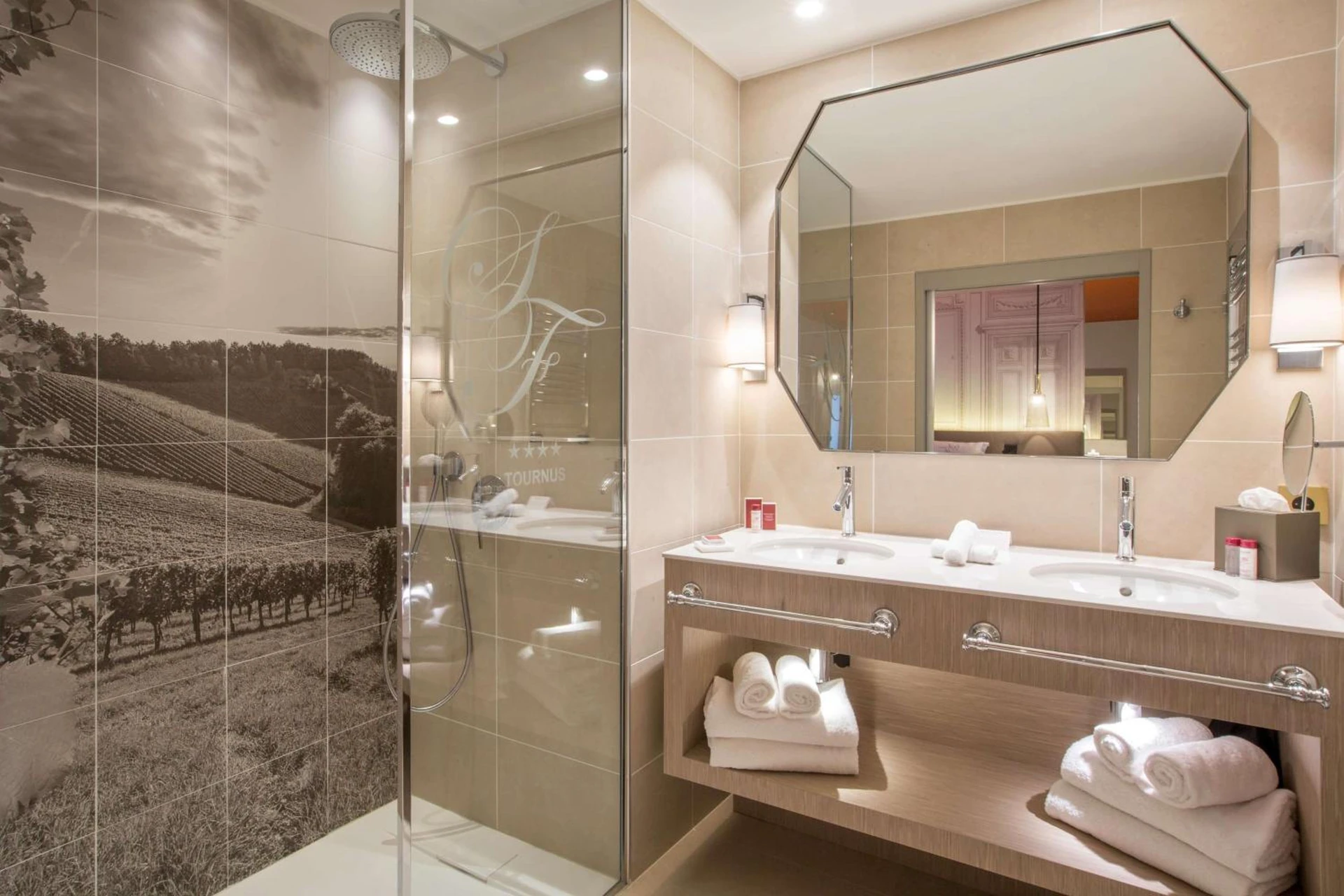 Magnifique chambre pour un séminaire d'entreprise à Hôtel & Spa Les Sept Fontaines Best Western Premier - Tournus