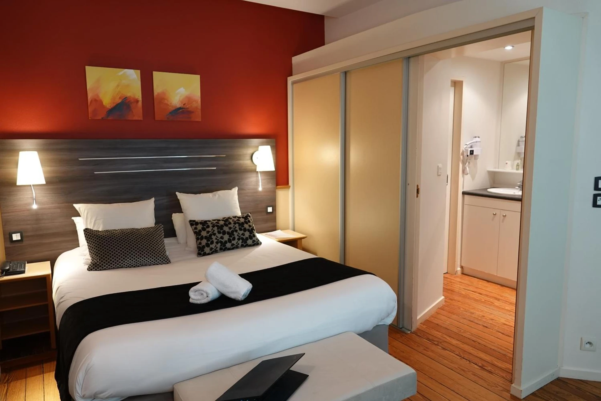 Chambre disponible pour un séminaire d'entreprise à HOTEL CERISE - LES SOURCES Luxeuil-les-Bains - Luxeuil-les-Bains