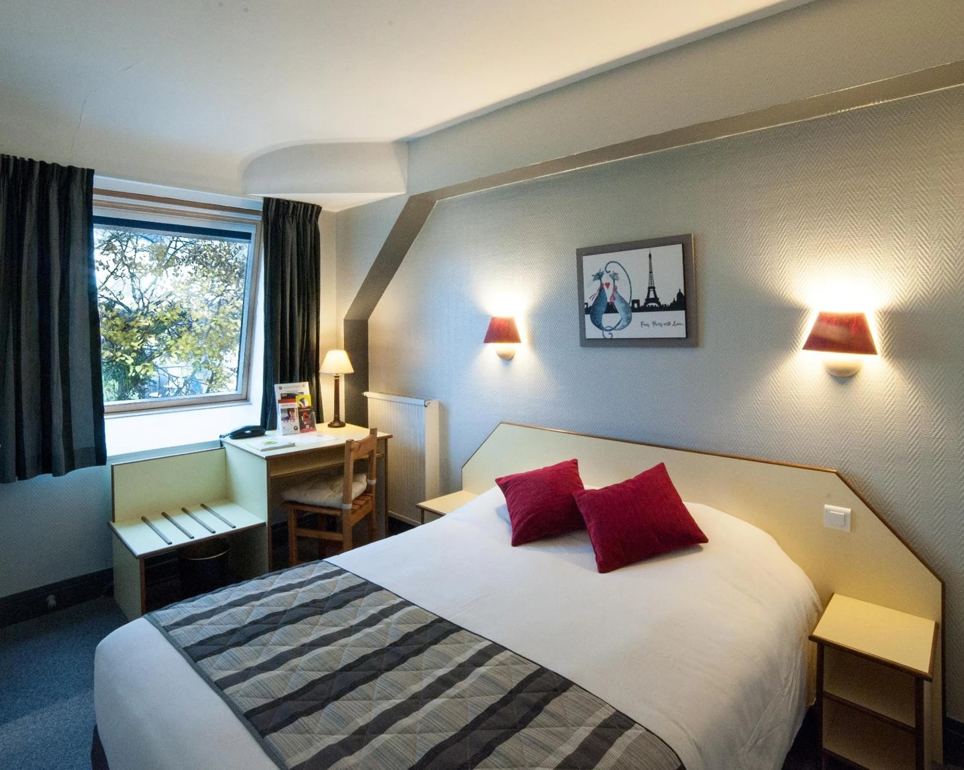 Magnifique chambre pour un séminaire d'entreprise à Hôtel Les Tilleuls, Bourges - Bourges