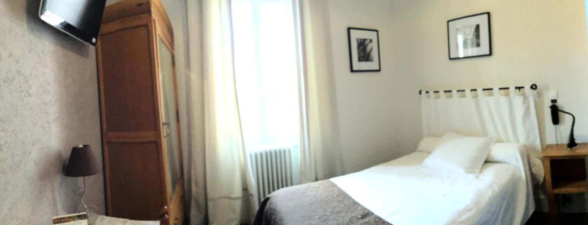 Chambre disponible pour un séminaire d'entreprise à Hôtel Restaurant Les Touristes - Vals-les-Bains
