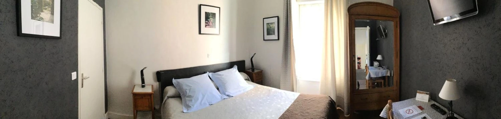 Chambre disponible pour un séminaire d'entreprise à Hôtel Restaurant Les Touristes - Vals-les-Bains
