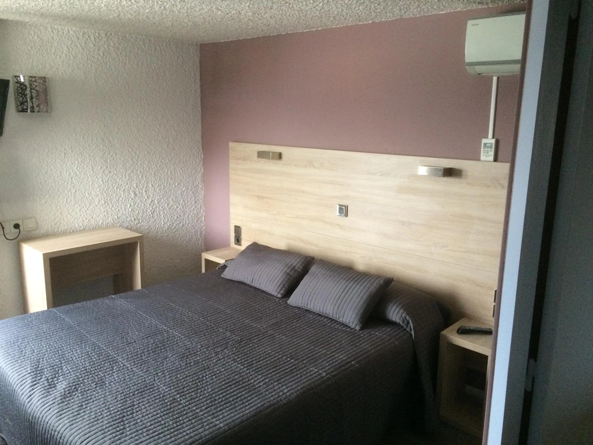 Chambre disponible pour un séminaire d'entreprise à Hotel les Tourrades - Cannes