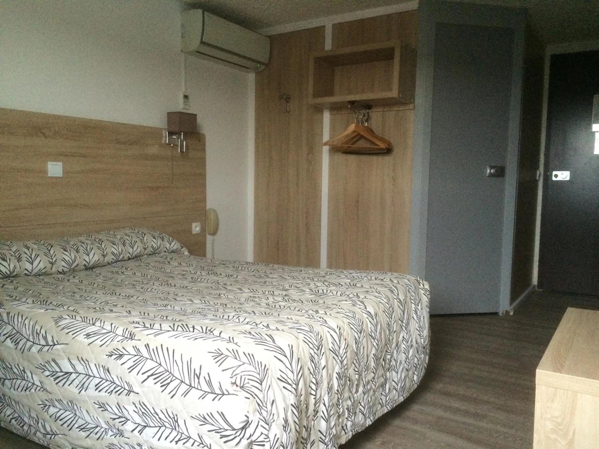 Chambre disponible pour un séminaire d'entreprise à Hotel les Tourrades - Cannes