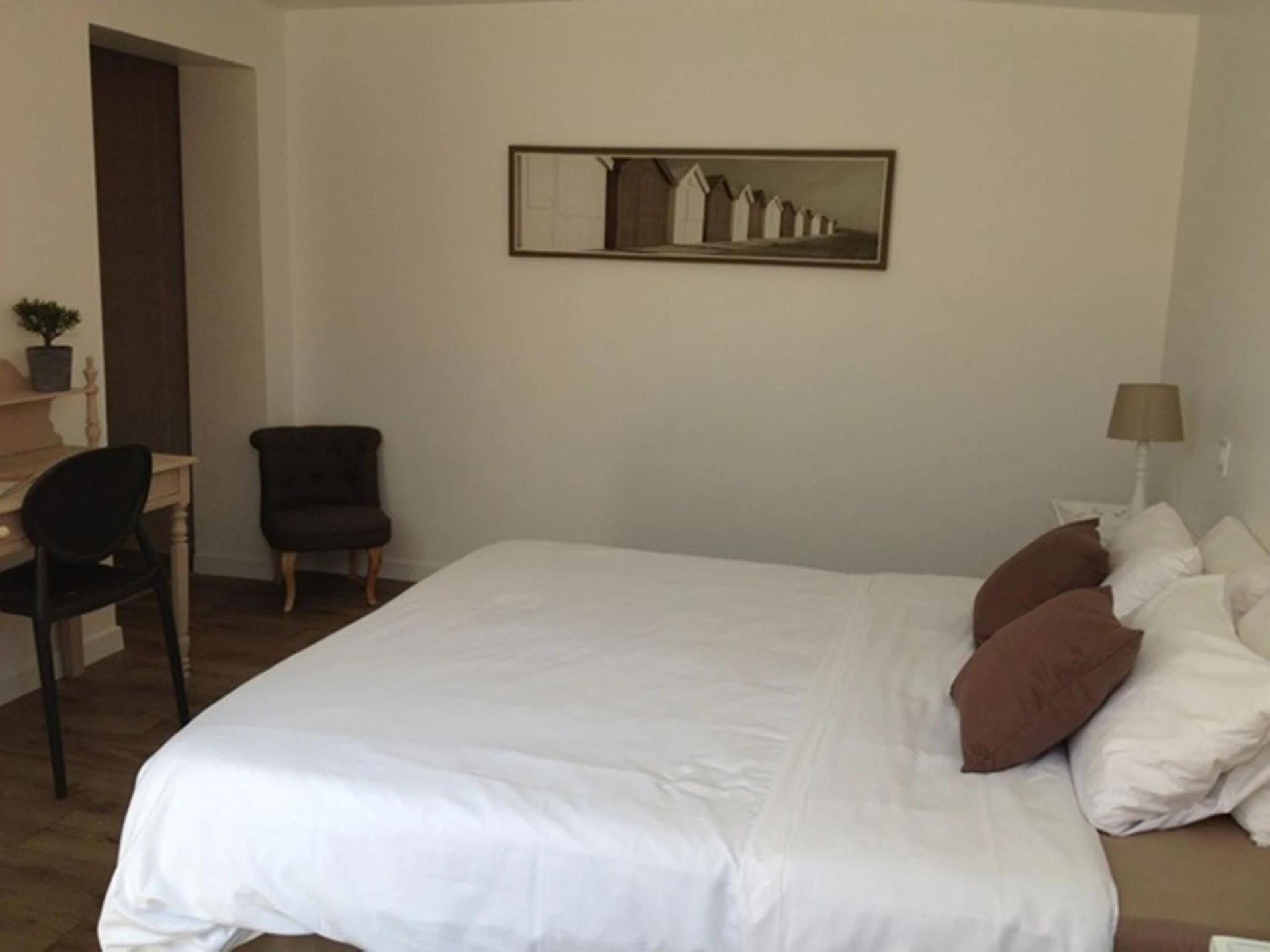Chambre disponible pour un séminaire d'entreprise à Hotel Les Voyageurs - Les Sables dʼOlonne
