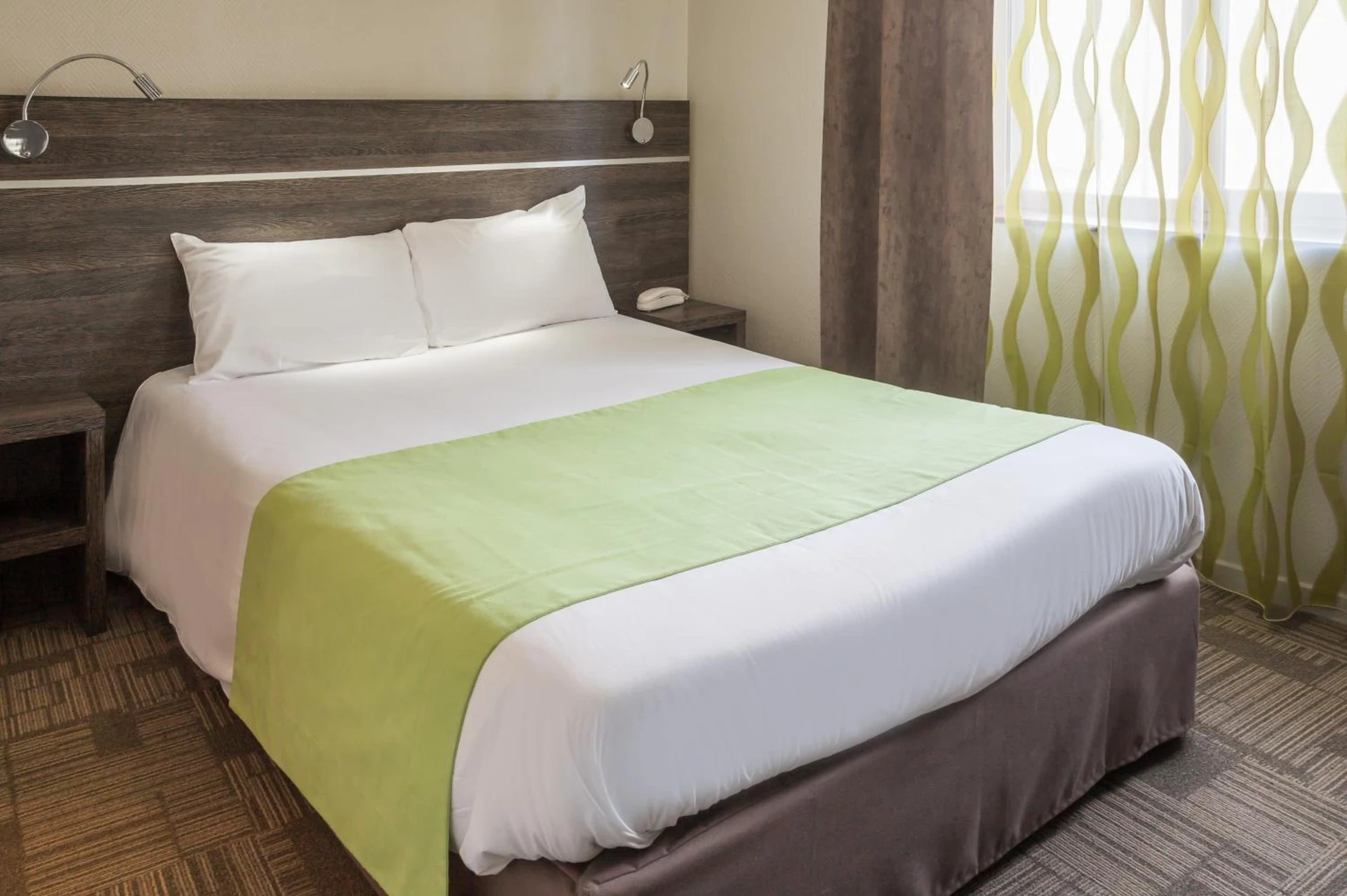 Magnifique chambre pour un séminaire d'entreprise à Logis Hôtel Les Voyageurs - Lezoux