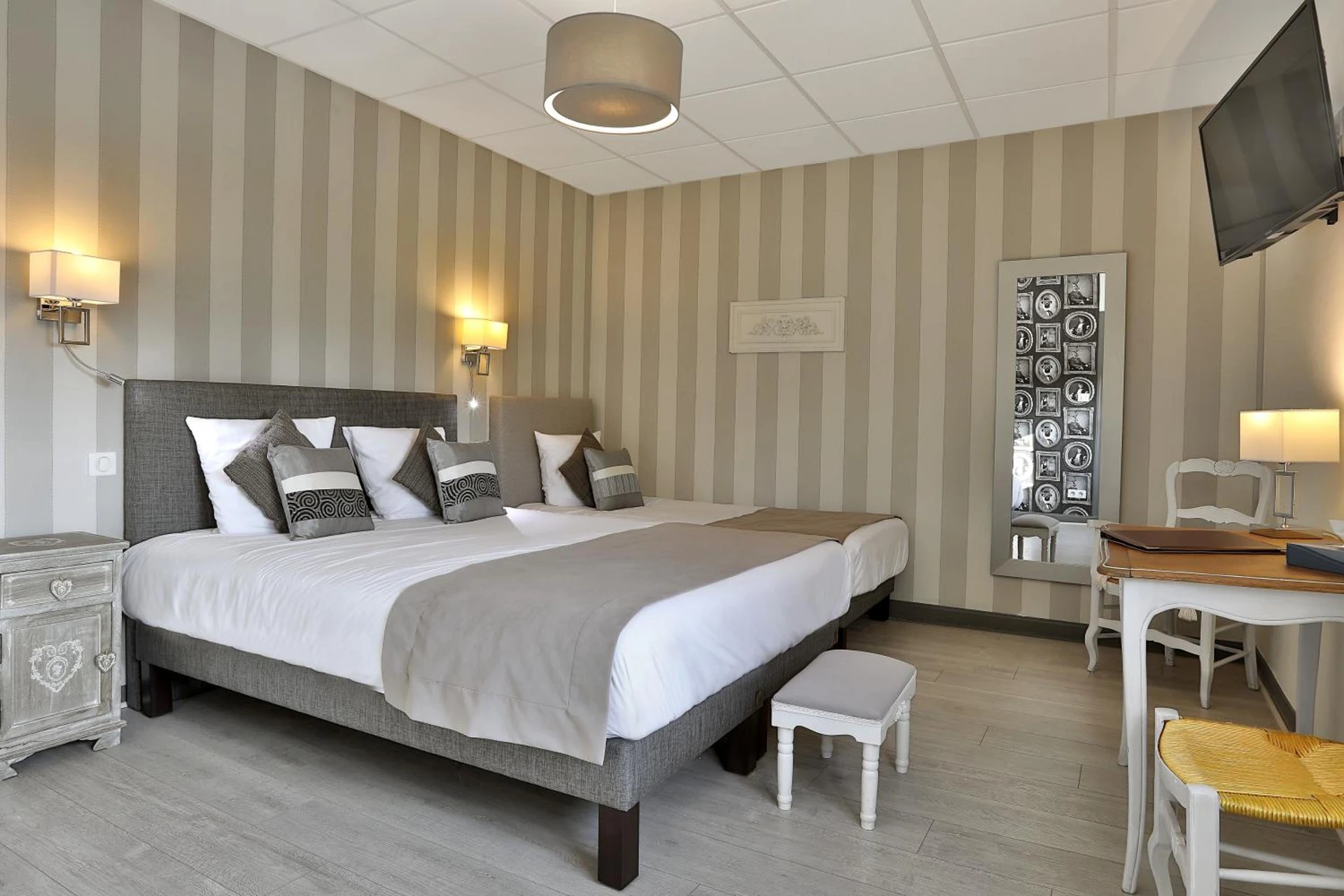 Chambre disponible pour un séminaire d'entreprise à Logis Hôtel-Restaurant Les Voyageurs - La Coquille
