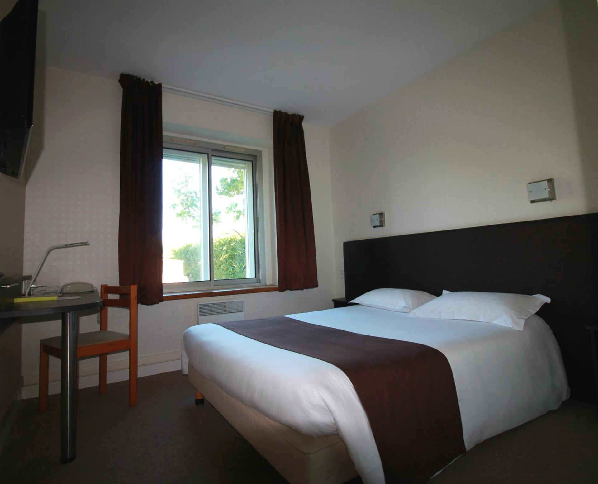 Chambre disponible pour un séminaire d'entreprise à Logis Hôtel Lodge La Valette - Cesson-Sévigné