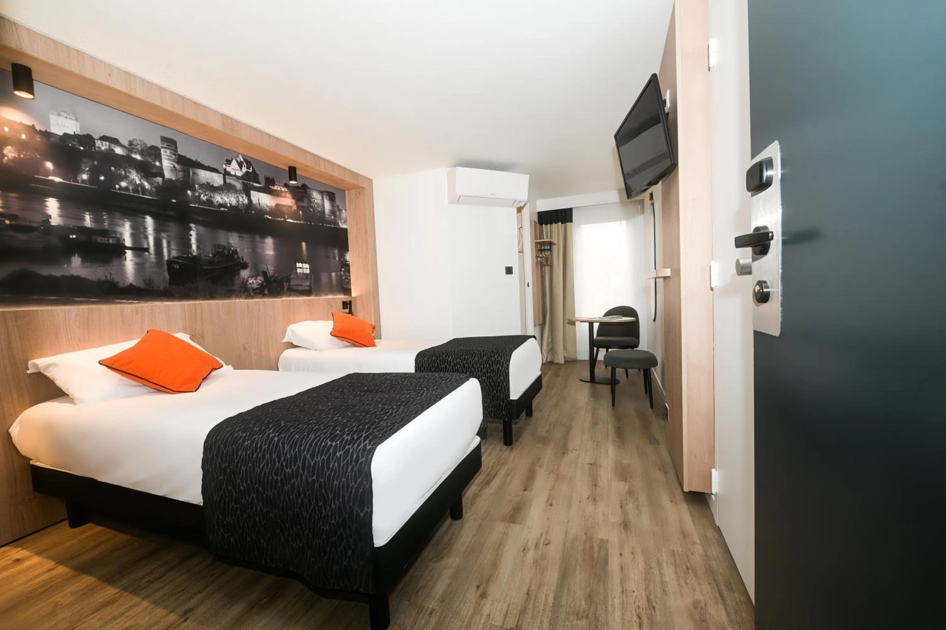 Chambre disponible pour un séminaire d'entreprise à Logis Hôtel Angers Sud - Angers