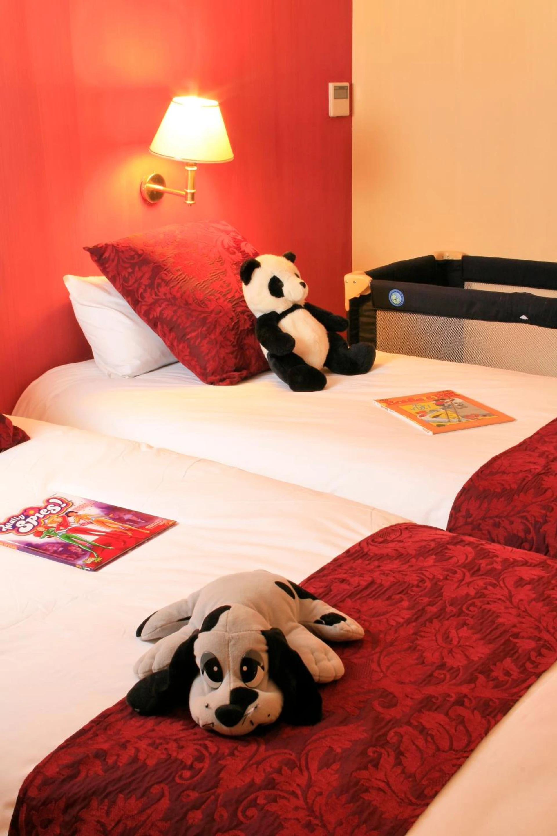Chambre disponible pour un séminaire d'entreprise à Logis NIMOTEL Hôtel Cosy - Nîmes