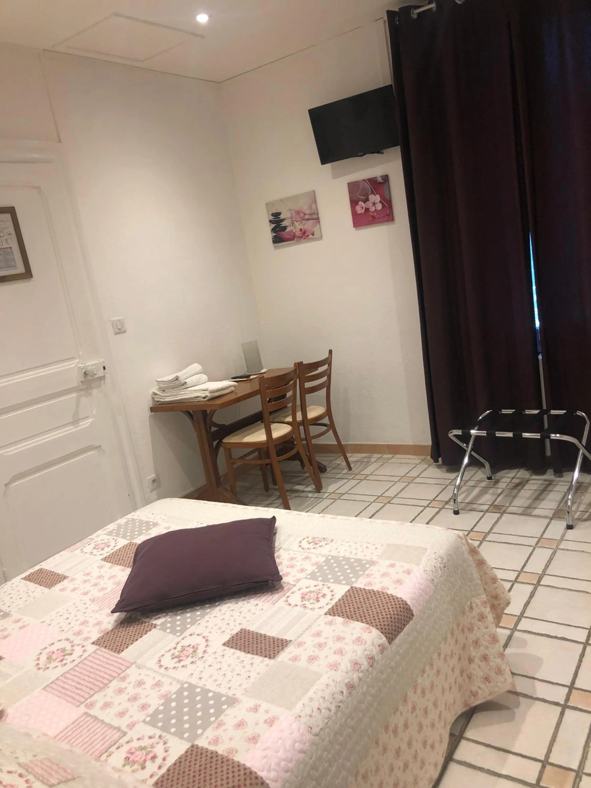 Chambre disponible pour un séminaire d'entreprise à Lou Garbin - Saint-Laurent-dʼAigouze