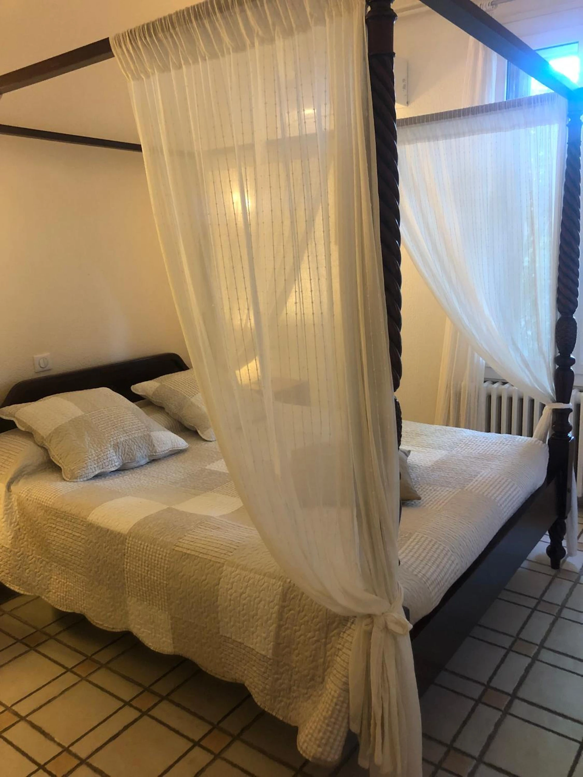 Chambre disponible pour un séminaire d'entreprise à Lou Garbin - Saint-Laurent-dʼAigouze
