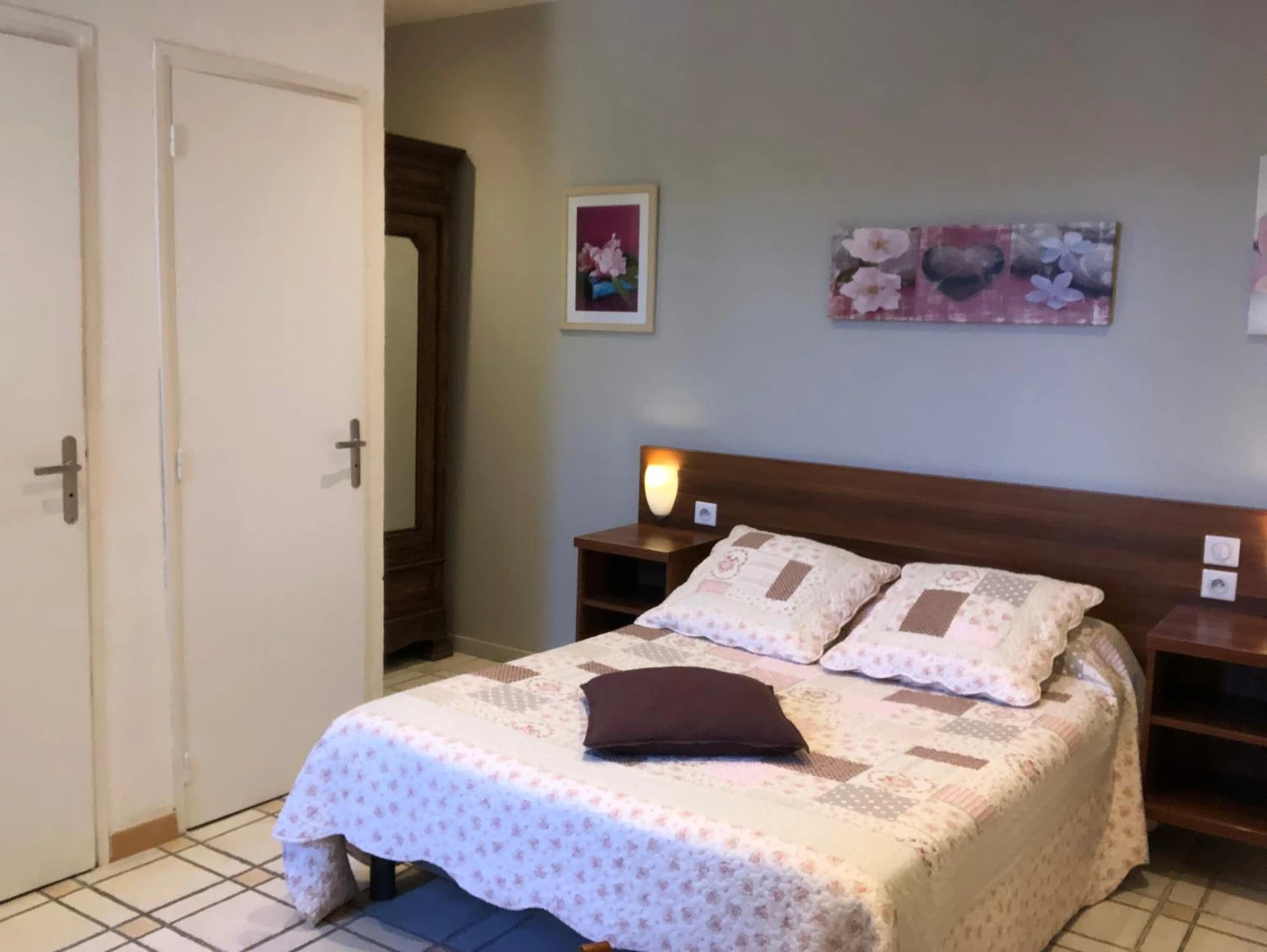Magnifique chambre pour un séminaire d'entreprise à Lou Garbin - Saint-Laurent-dʼAigouze