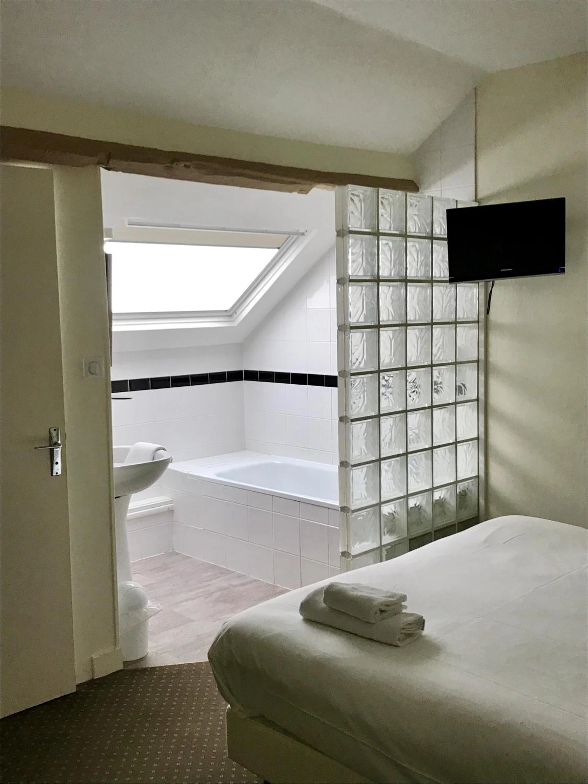 Chambre disponible pour un séminaire d'entreprise à Logis Hôtel Louise de Savoie - Blois