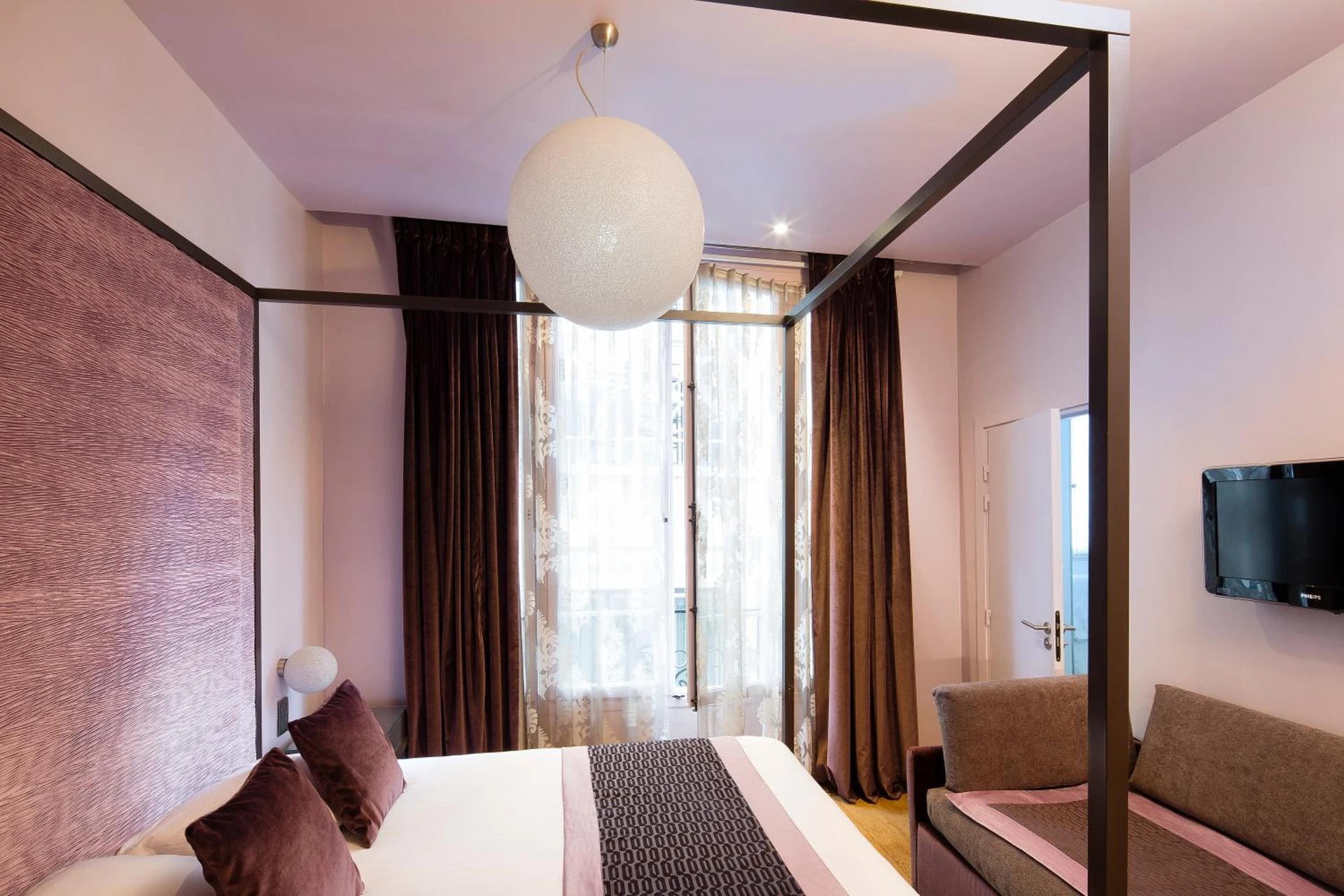 Chambre disponible pour un séminaire d'entreprise à Hotel Louvre Bons Enfants - Paris