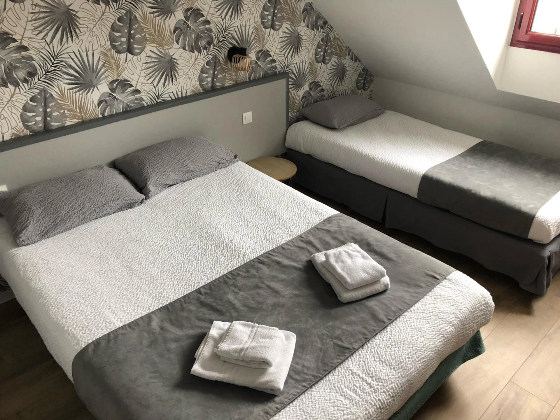 Chambre disponible pour un séminaire d'entreprise à Logis Hôtel Lucotel - Lanvollon