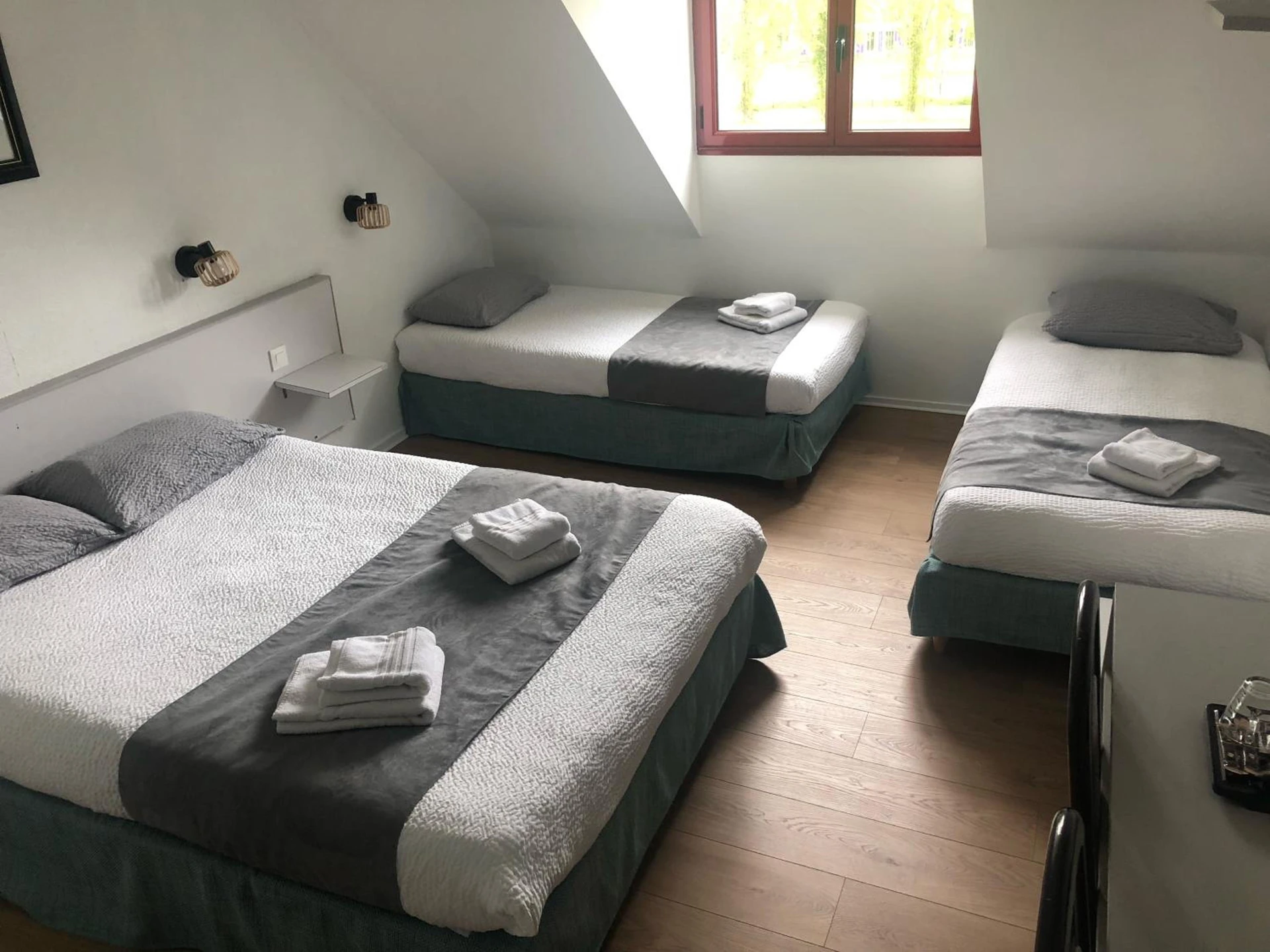 Chambre disponible pour un séminaire d'entreprise à Logis Hôtel Lucotel - Lanvollon