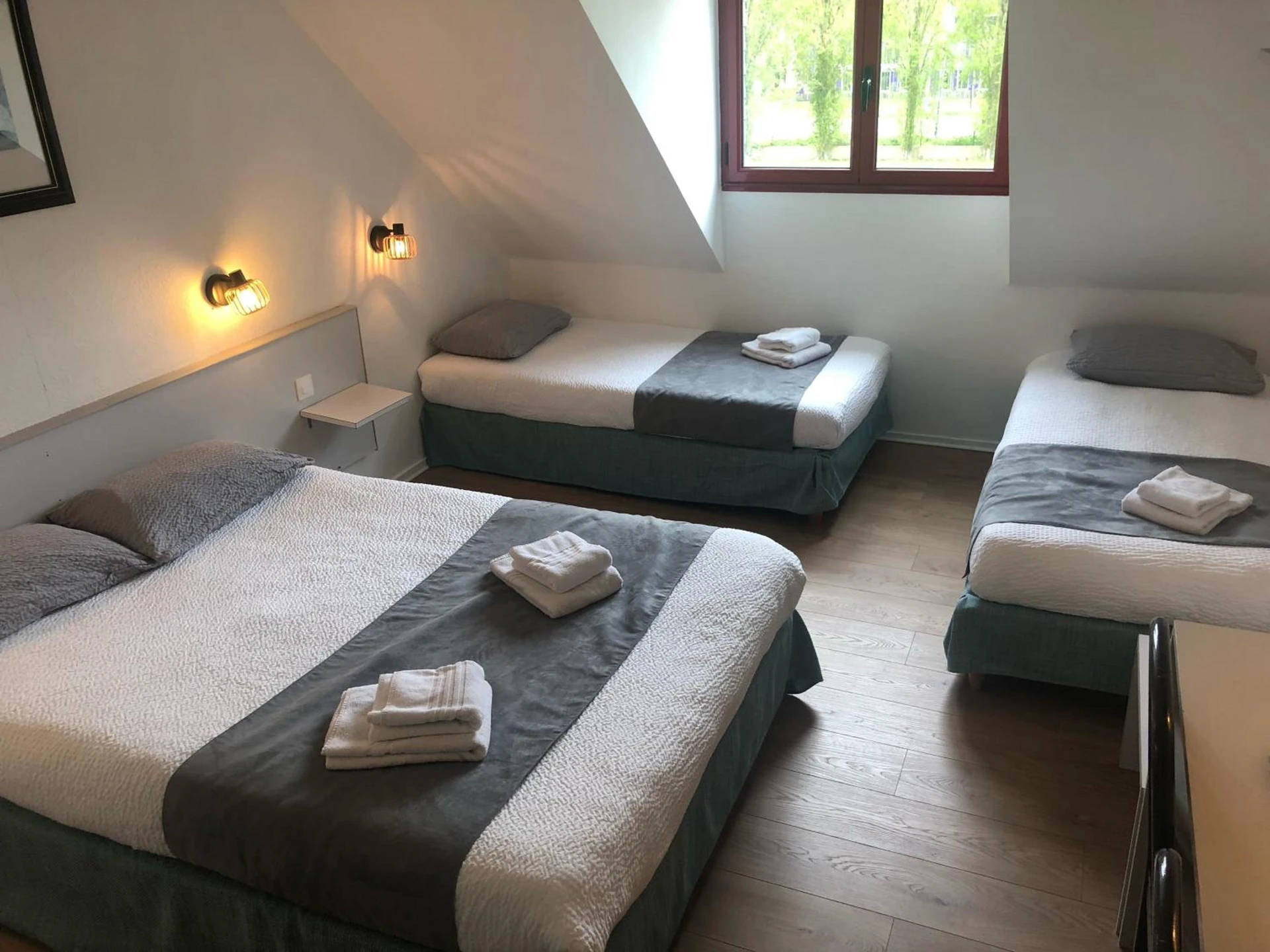 Chambre disponible pour un séminaire d'entreprise à Logis Hôtel Lucotel - Lanvollon