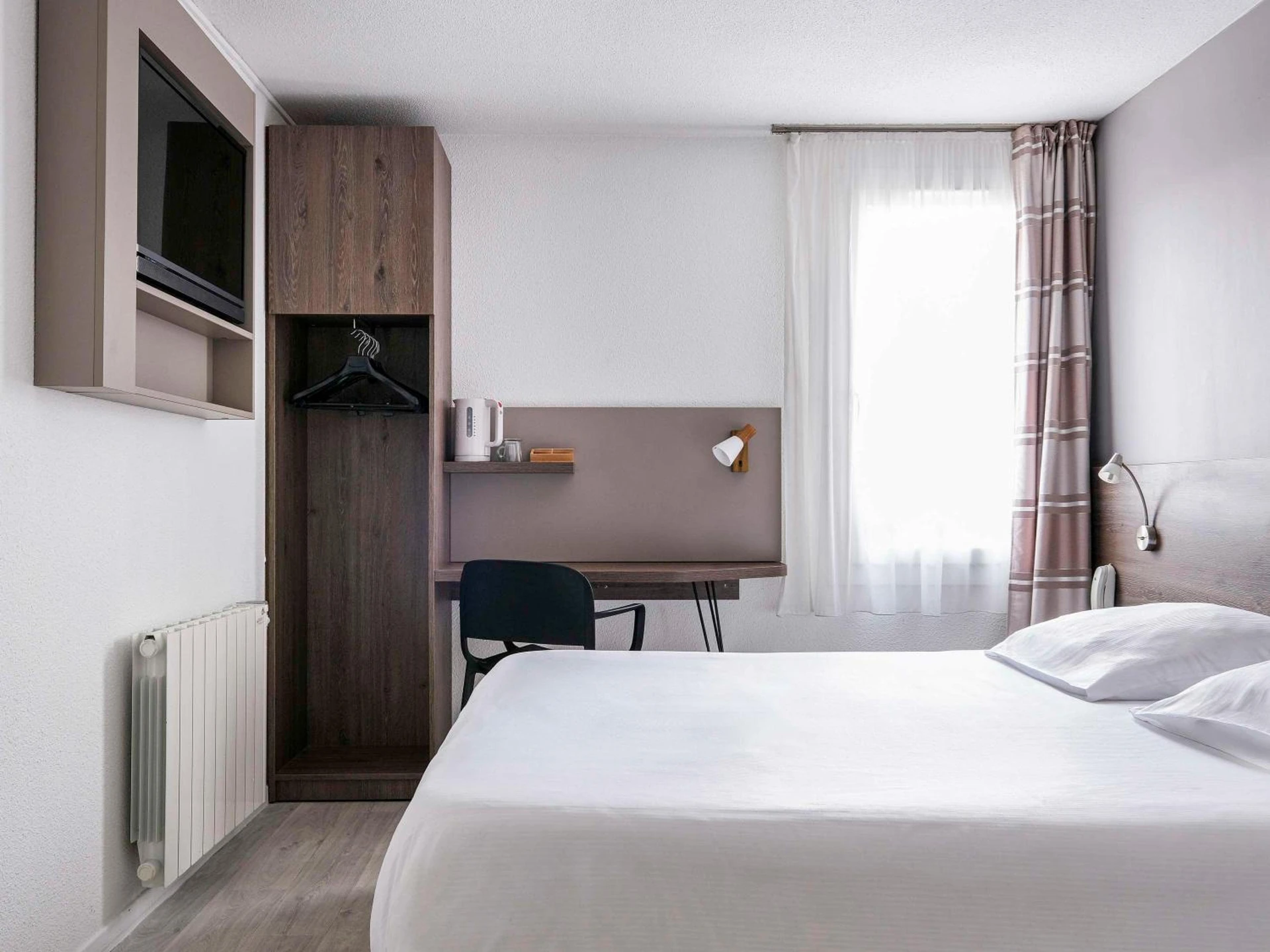Chambre disponible pour un séminaire d'entreprise à greet Hotel Massieux Lyon Nord - Massieux