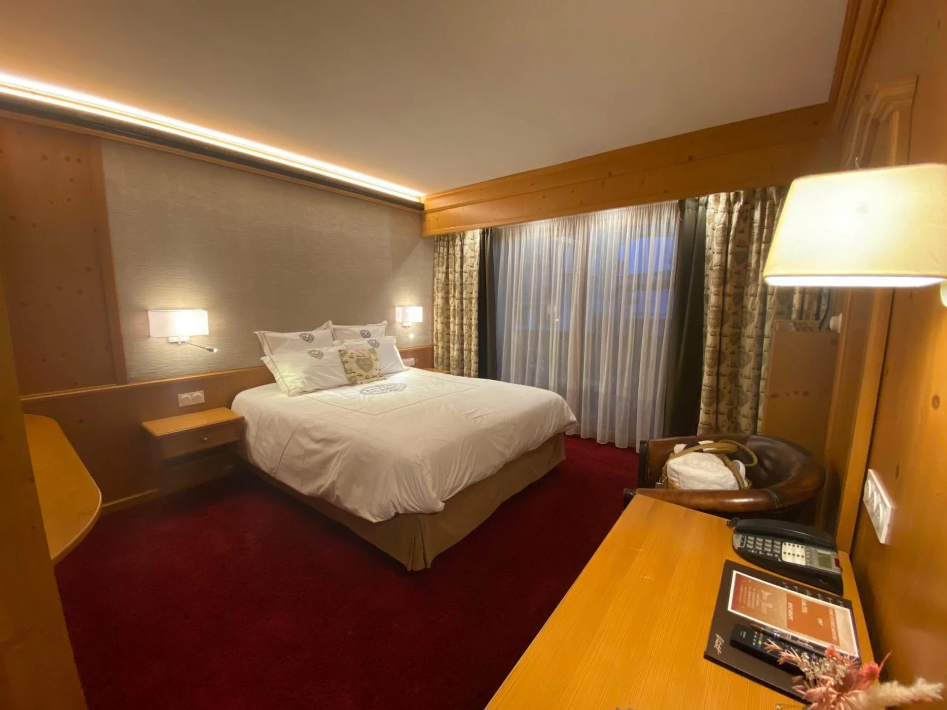 Magnifique chambre pour un séminaire d'entreprise à Hôtel Macchi Restaurant & Spa - Châtel