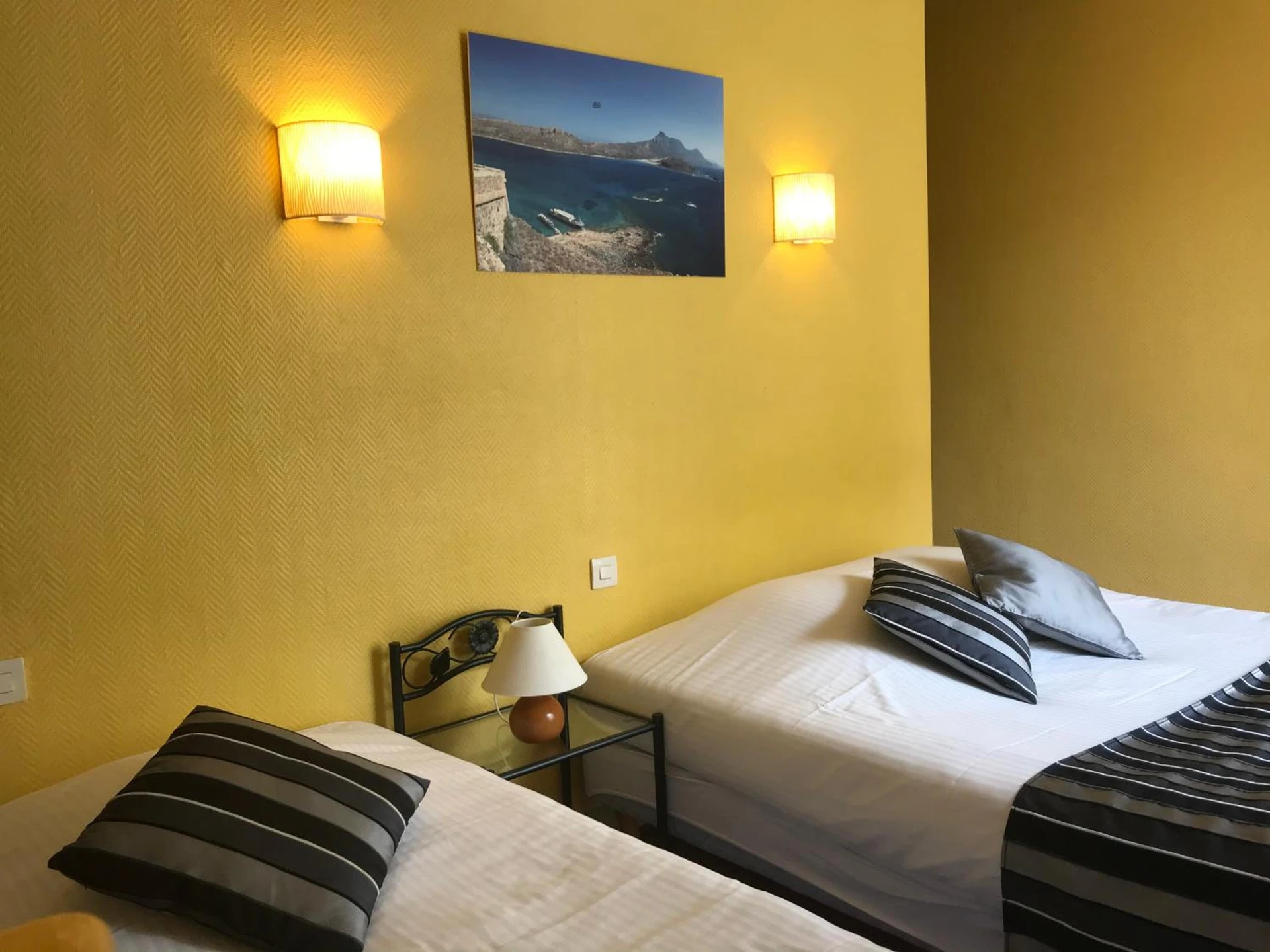 Chambre disponible pour un séminaire d'entreprise à Hotel Magdeleine - Romans-sur-Isère