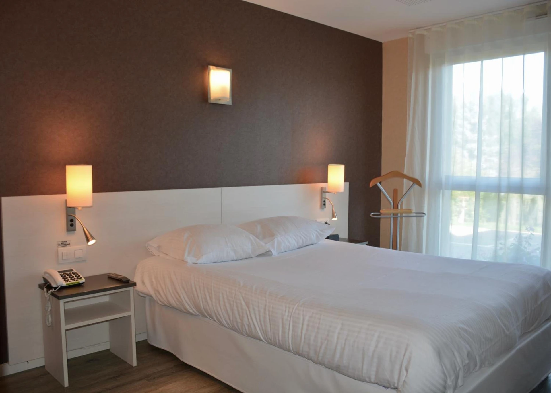 Chambre disponible pour un séminaire d'entreprise à Logis Hotel Maison Carrée Restaurant O Carré dArt - Méréville