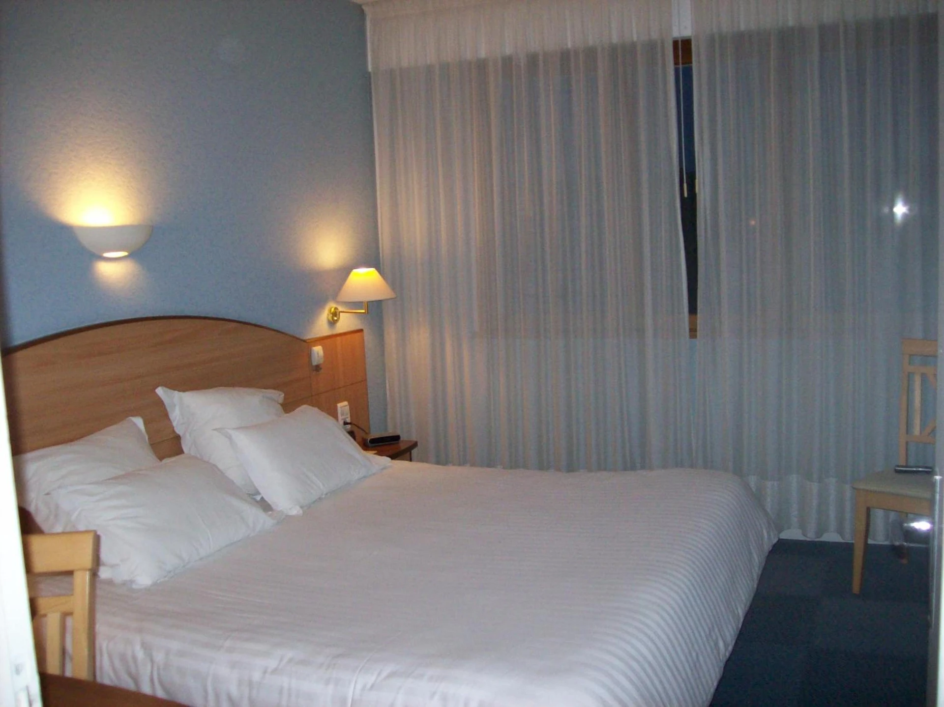 Chambre disponible pour un séminaire d'entreprise à Logis Hotel Maison Carrée Restaurant O Carré dArt - Méréville