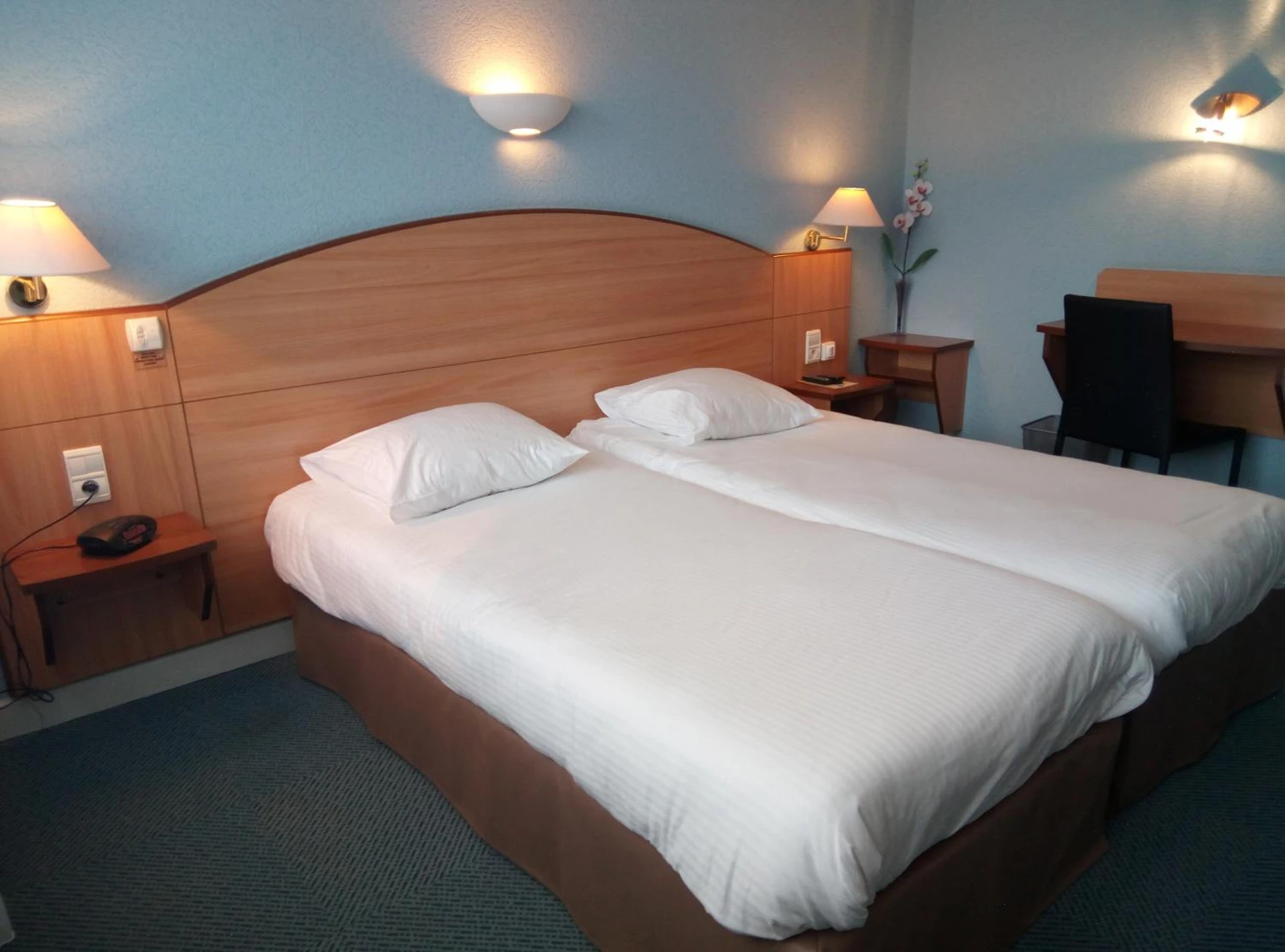 Chambre disponible pour un séminaire d'entreprise à Logis Hotel Maison Carrée Restaurant O Carré dArt - Méréville