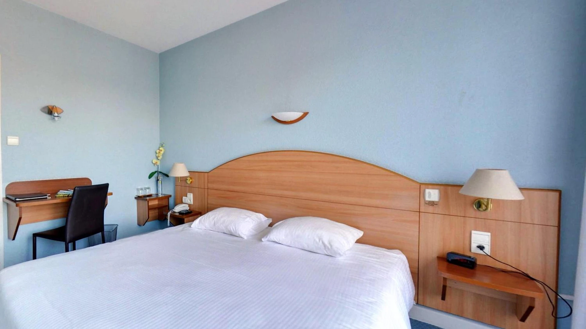 Chambre disponible pour un séminaire d'entreprise à Logis Hotel Maison Carrée Restaurant O Carré dArt - Méréville