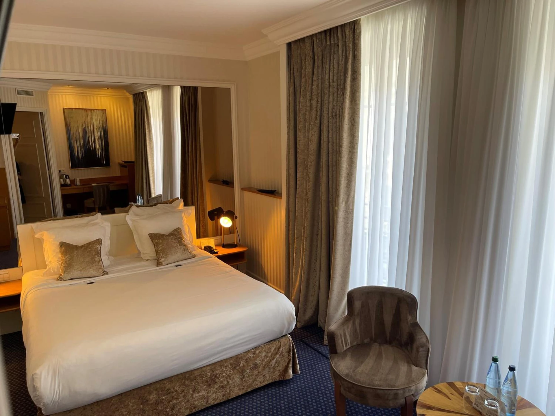 Magnifique chambre pour un séminaire d'entreprise à Maison LUTETIA R - Strasbourg
