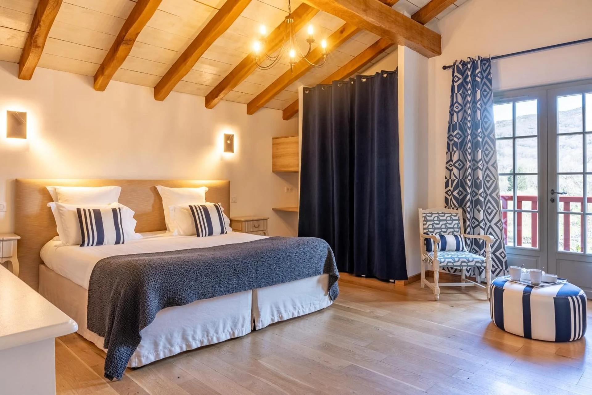 Chambre disponible pour un séminaire d'entreprise à Hôtel Restaurant & Spa La Maison Oppoca - Ainhoa