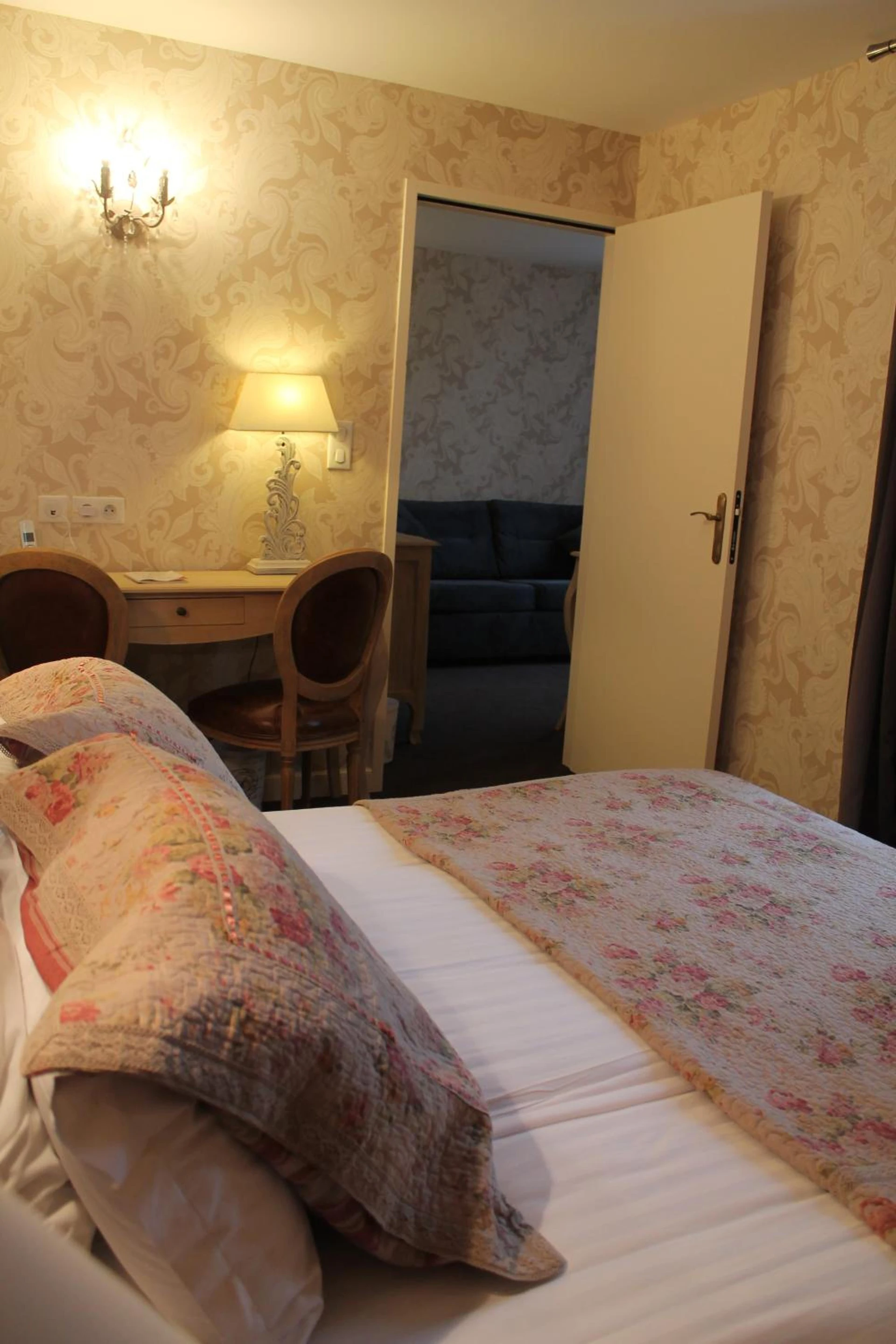 Magnifique chambre pour un séminaire d'entreprise à Manoir de la Roche Torin, The Originals Relais - Courtils