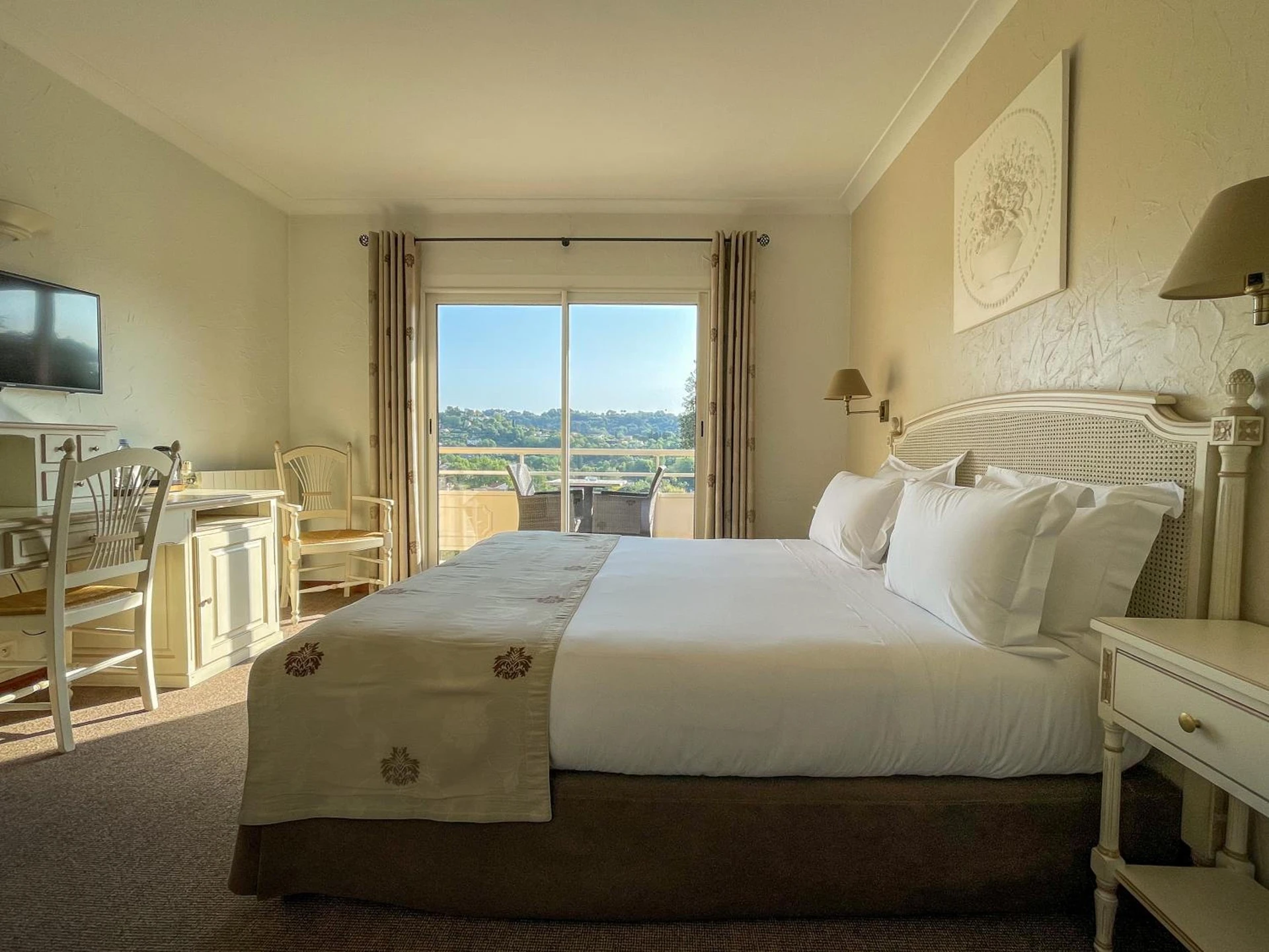 Magnifique chambre pour un séminaire d'entreprise à Hotel Marc-Hely - La Colle-sur-Loup