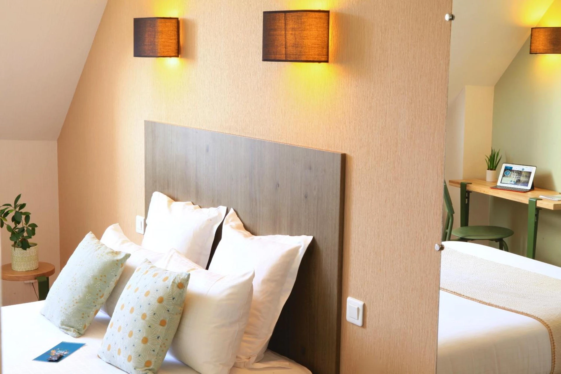 Chambre disponible pour un séminaire d'entreprise à Logis Hôtels- Hôtel Marguerite d'Anjou Angers château - Angers
