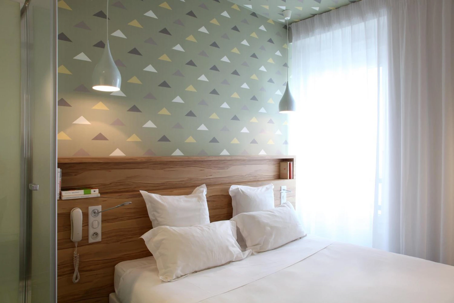 Chambre disponible pour un séminaire d'entreprise à Hôtel et Apparts Marin - Laval