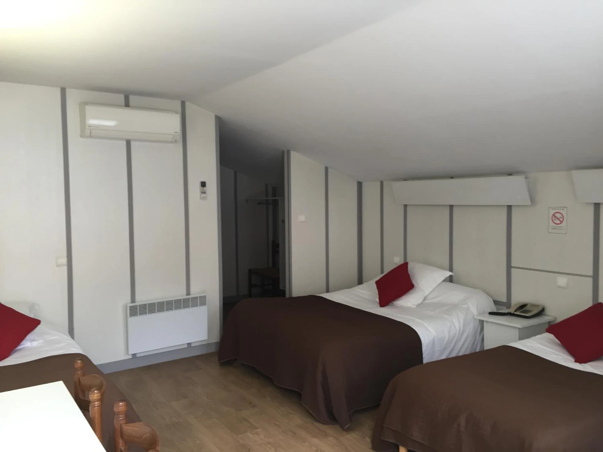 Chambre disponible pour un séminaire d'entreprise à Hôtel Marjolaine - Roullet-Saint-Estèphe