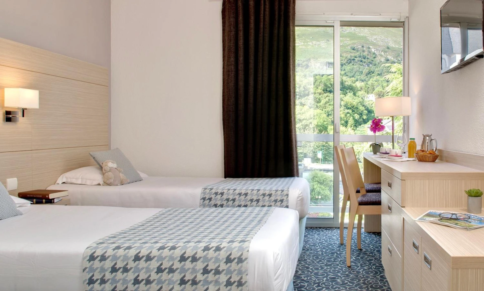 Chambre disponible pour un séminaire d'entreprise à Hôtel Le Méditerranée - Lourdes