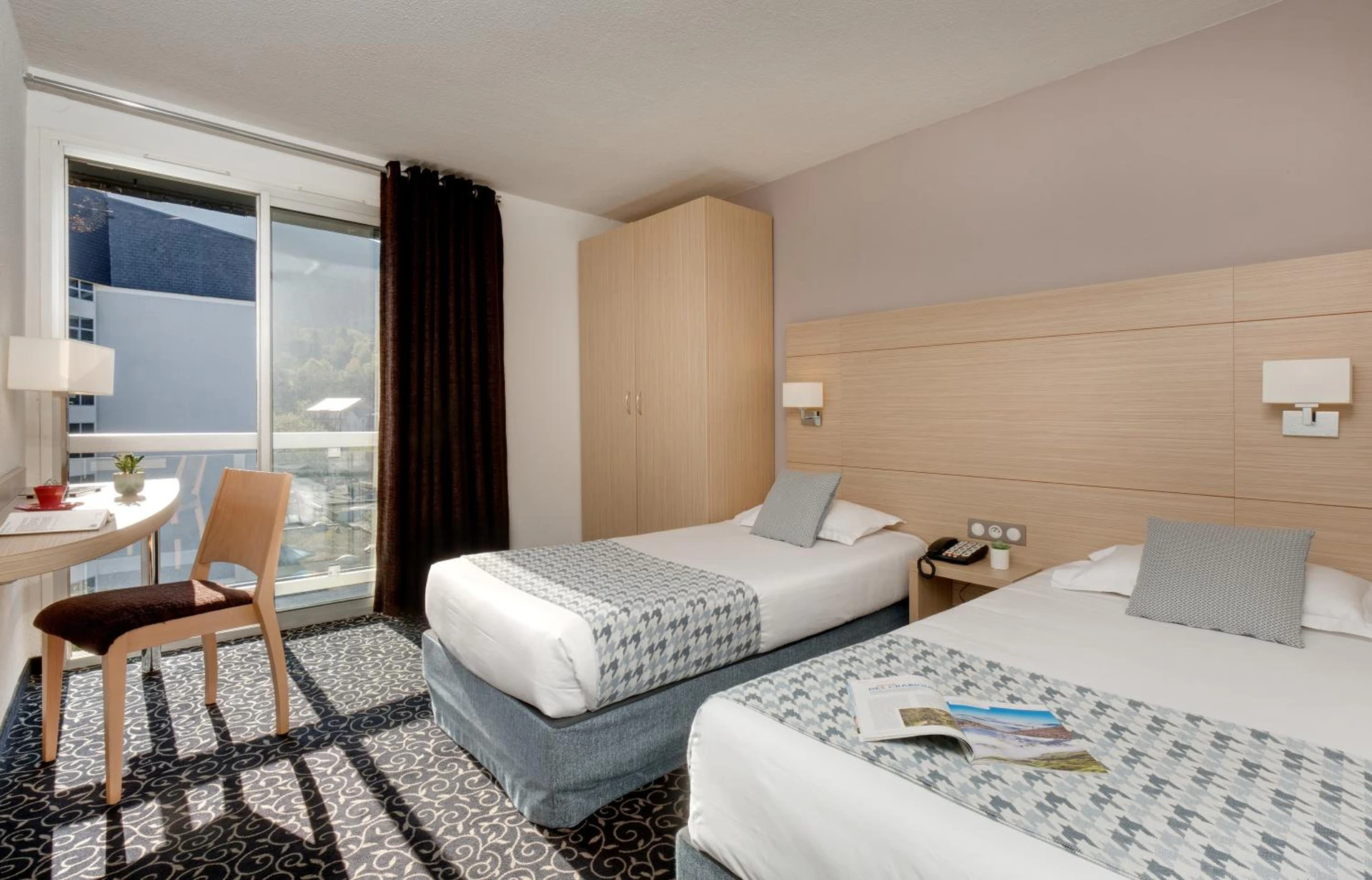 Chambre disponible pour un séminaire d'entreprise à Hôtel Le Méditerranée - Lourdes