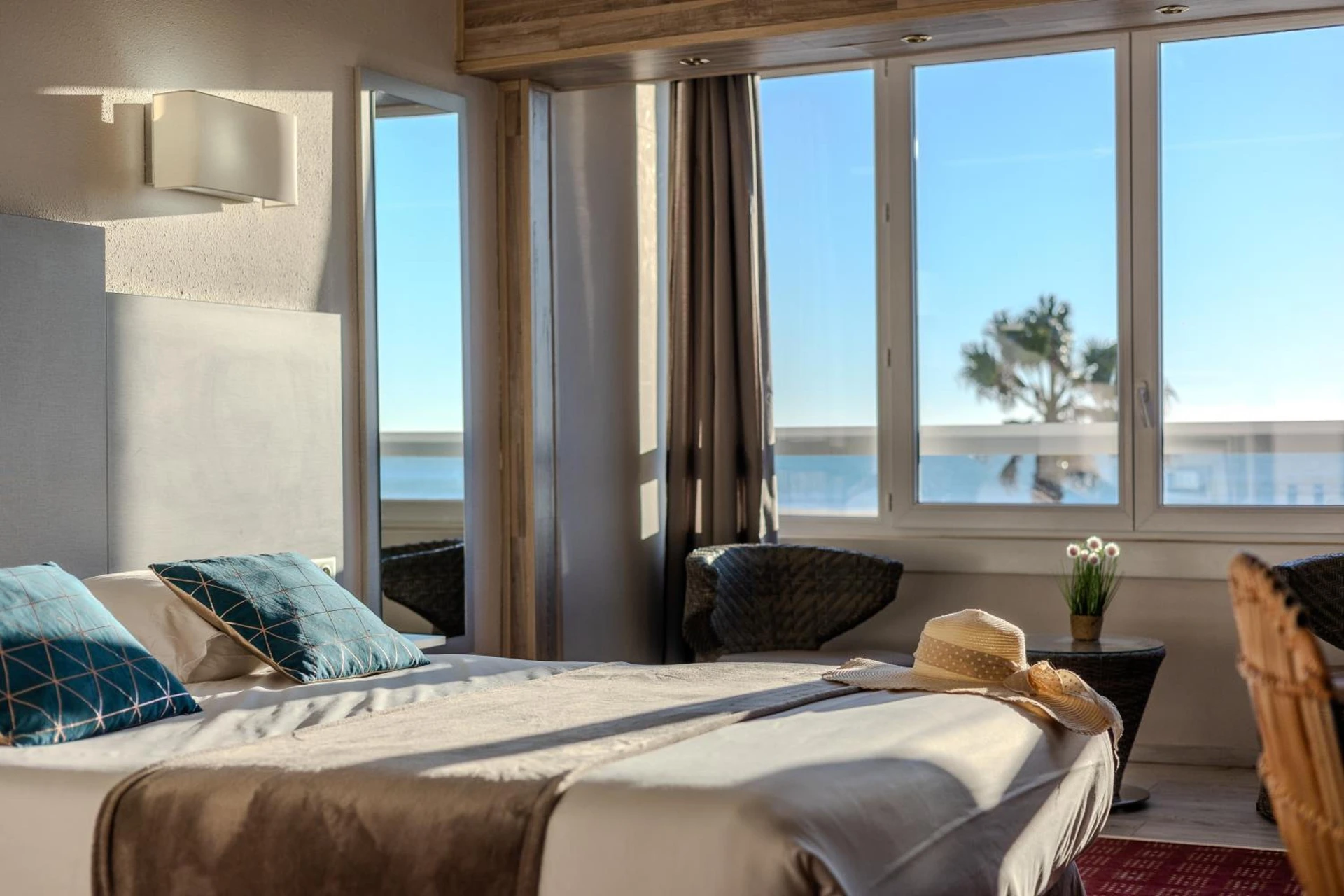 Chambre disponible pour un séminaire d'entreprise à Logis Hôtel & Restaurant Mediterranee - Port-la-Nouvelle