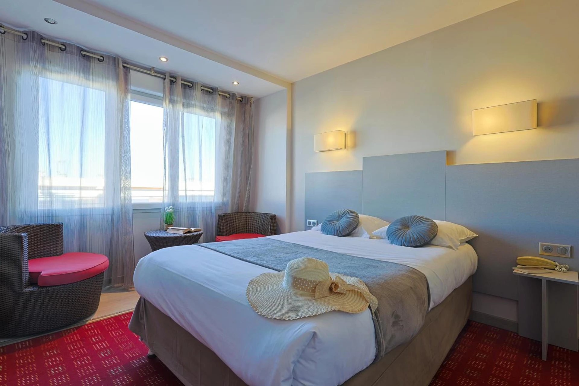 Chambre disponible pour un séminaire d'entreprise à Logis Hôtel & Restaurant Mediterranee - Port-la-Nouvelle