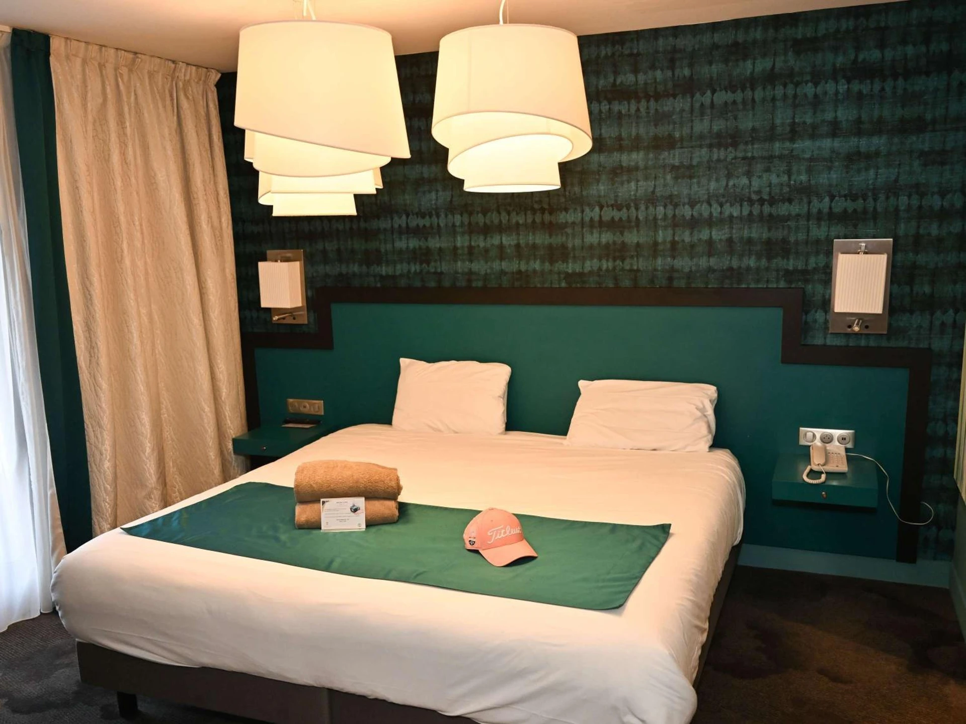 Magnifique chambre pour un séminaire d'entreprise à Mercure Brignoles Golf de Barbaroux & Spa - Brignoles