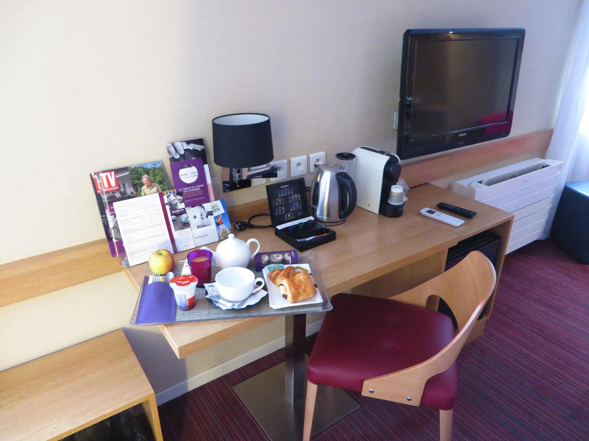 Magnifique chambre pour un séminaire d'entreprise à Mercure Hexagone Luxeuil - Luxeuil-les-Bains
