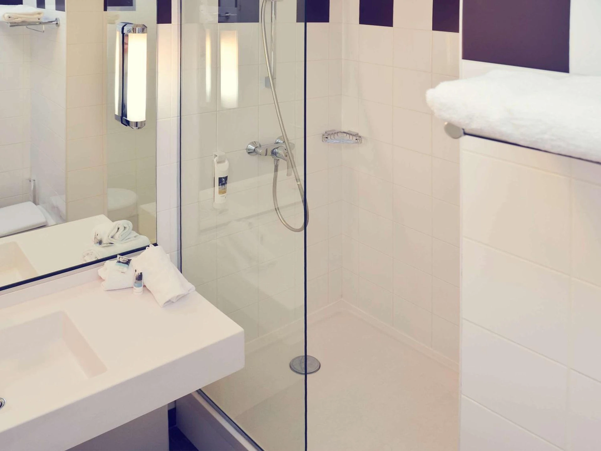 Magnifique chambre pour un séminaire d'entreprise à Mercure Lyon Est Chaponnay - Chaponnay