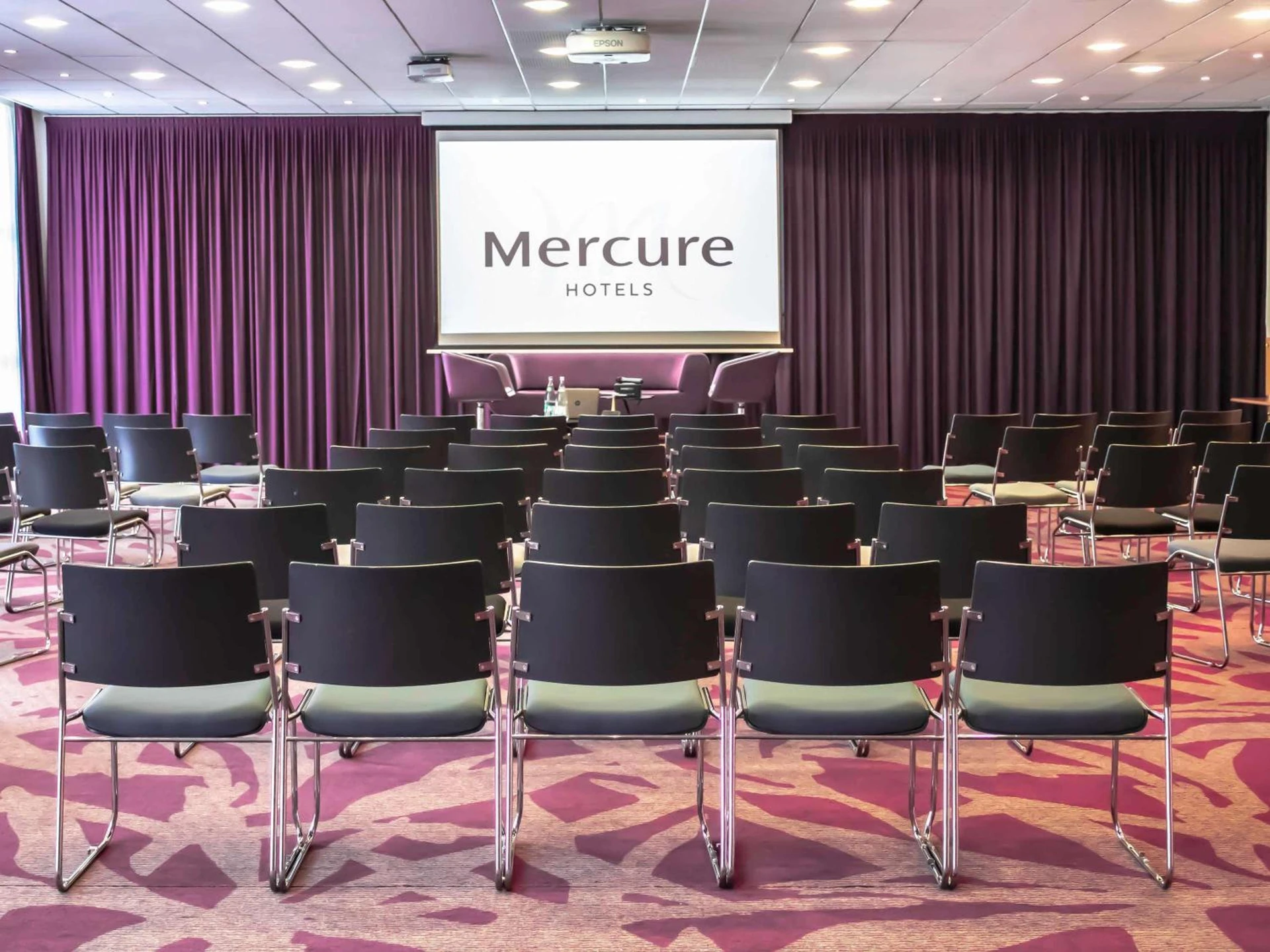 Ambiance de travail pour séminaire d'entreprise à Mercure Tours Nord - Tours